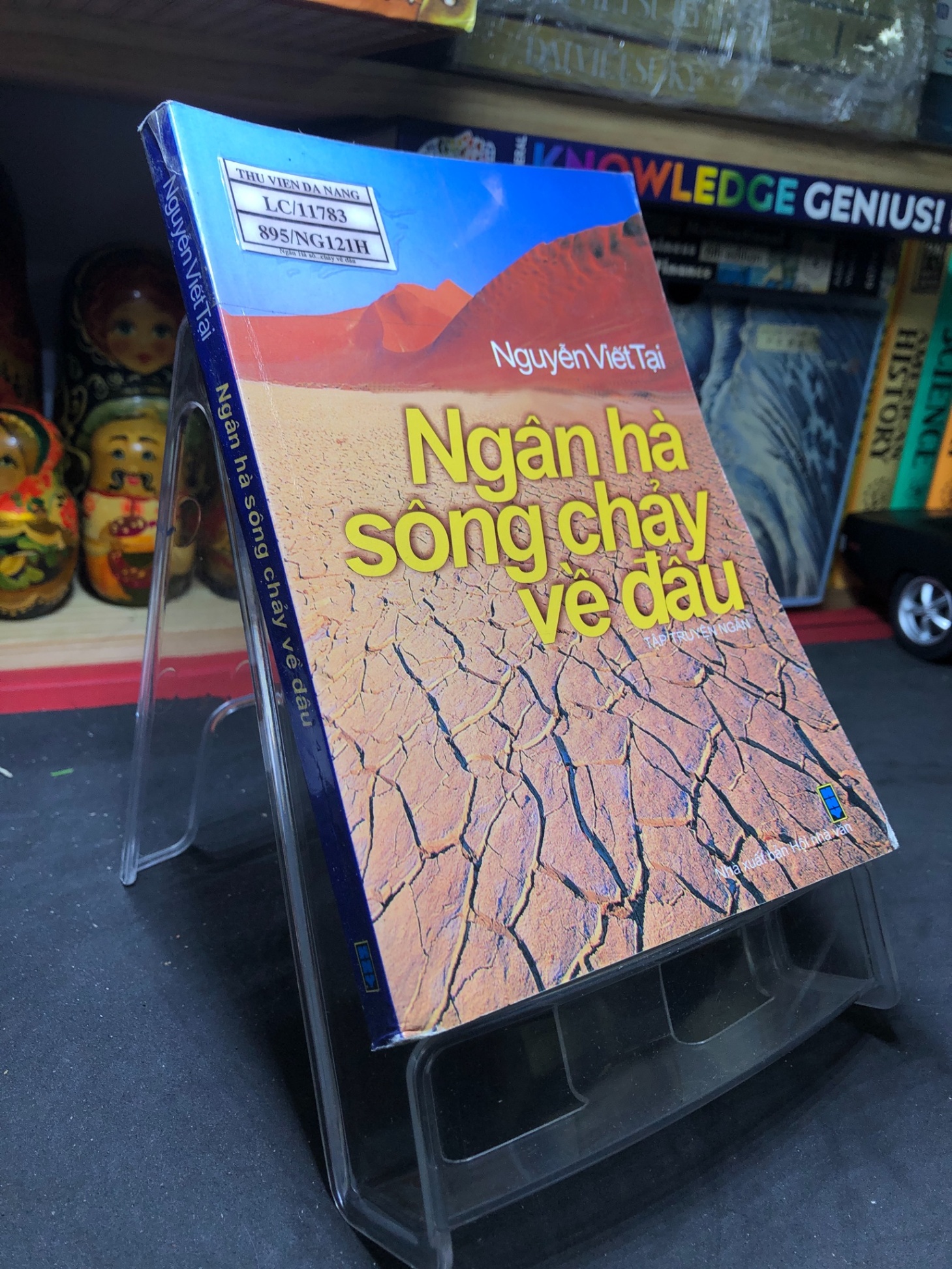 Ngân hà sông chảy về đâu mới 70% ố có dấu mộc và viết nhẹ trang đầu 2009 Nguyễn Viết Tại HPB0906 SÁCH VĂN HỌC (NSX)