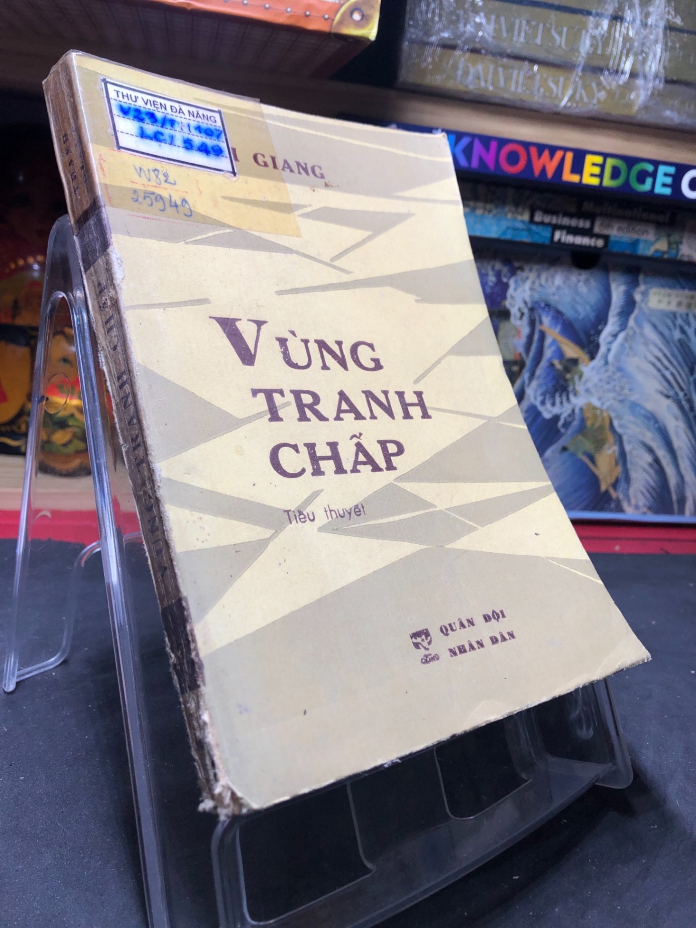Vùng tranh chấp 1981 mới 60% ố vàng Thanh Giang HPB0906 SÁCH VĂN HỌC (NSX)