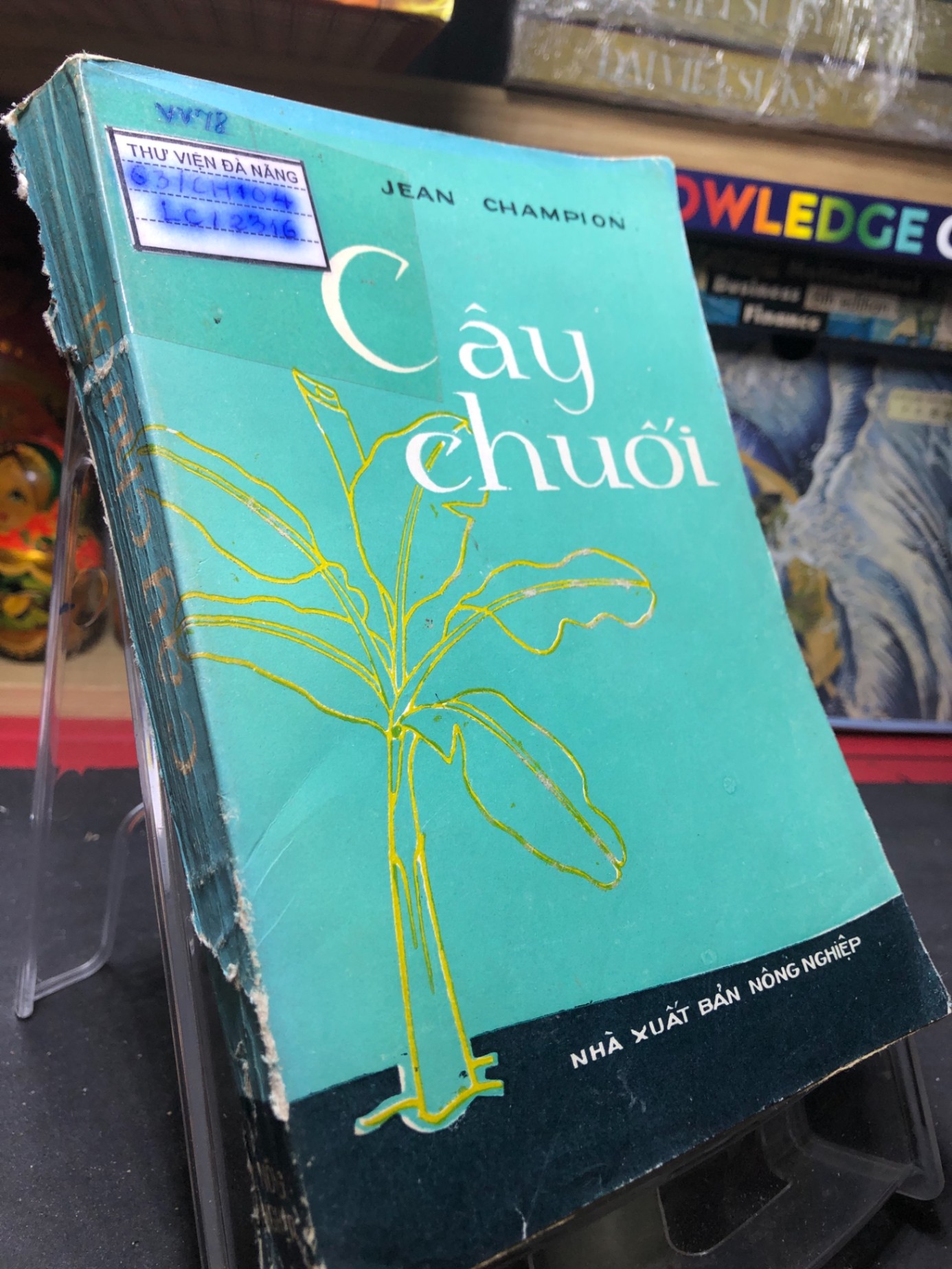 Cây Chuối sưu tầm (ố vàng, rách bìa nhẹ, tróc gáy nhẹ) 1977 Jean Champion HPB0906 SÁCH VĂN HỌC (NSX)
