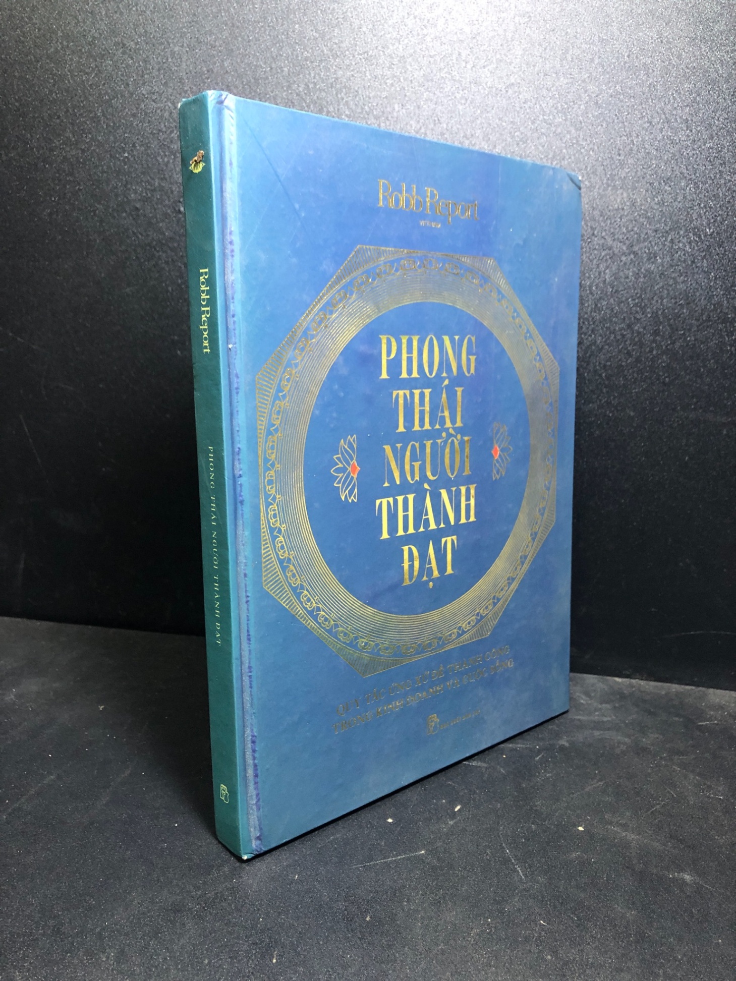 Phong thái người thành đạt 2013 Robb Report mới 80% ố HCM1612 (NSX)