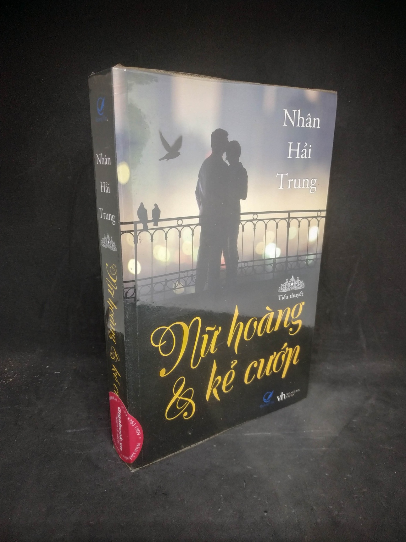 Nữ Hoàng & kẻ cướp 80% HCM2303