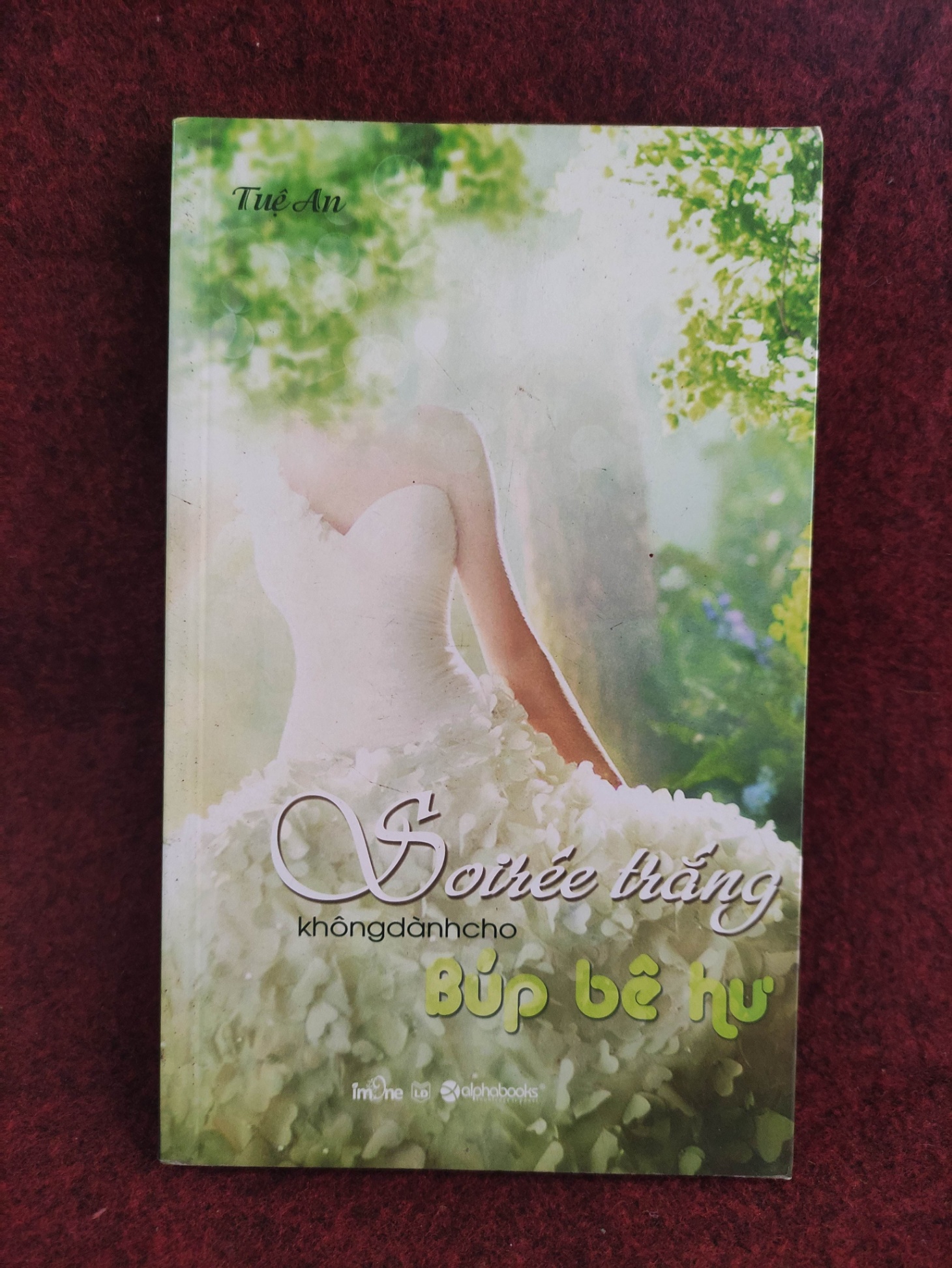 Soirée trắng không dành cho búp bê hư mới 80%HCM01/03