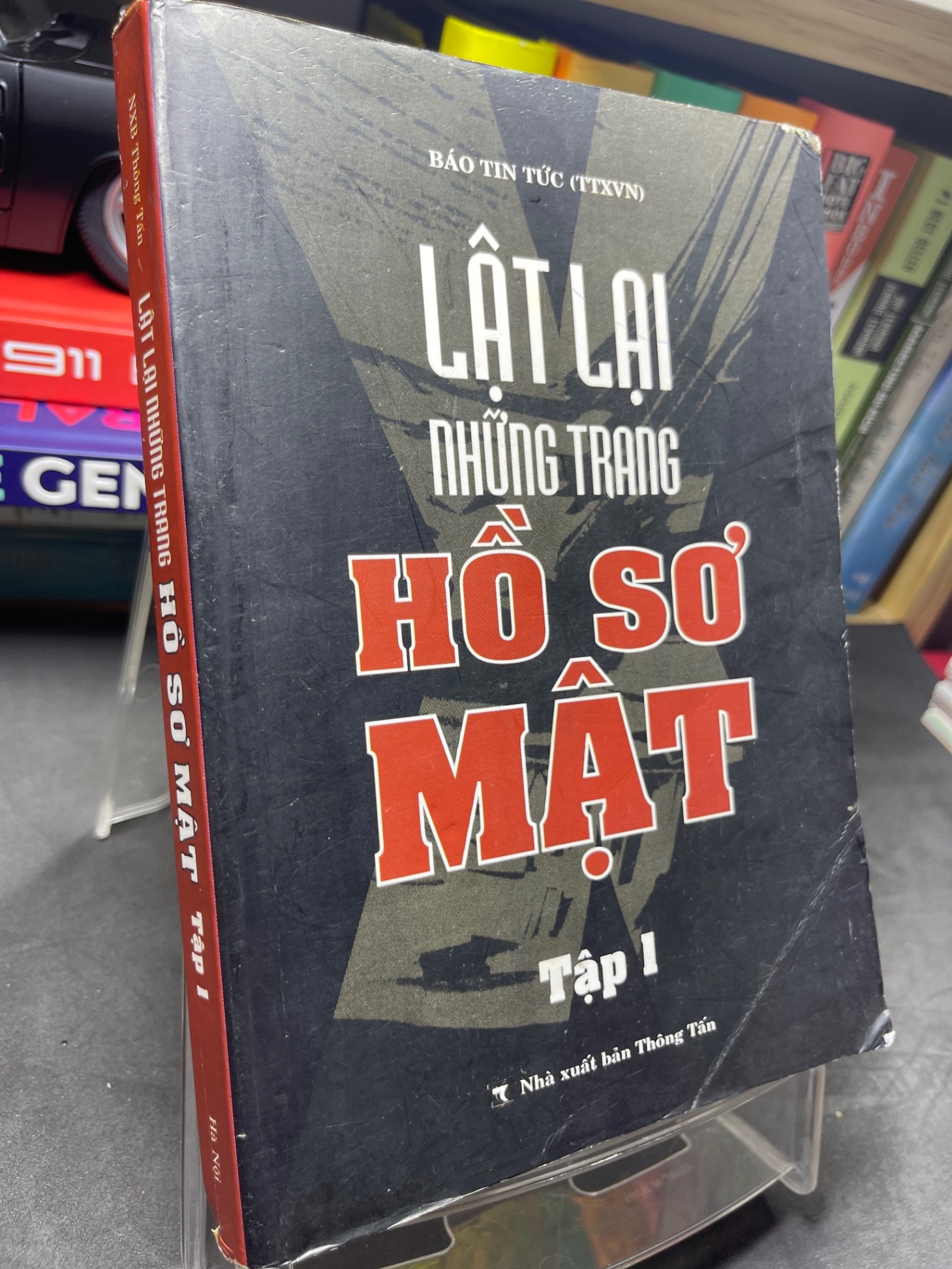 Lật lại những trang hồ sơ mật 1 2012 mới 75% ố bẩn viền nhẹ Báo tin tức HPB2705 SÁCH LỊCH SỬ - CHÍNH TRỊ - TRIẾT HỌC (NSX)