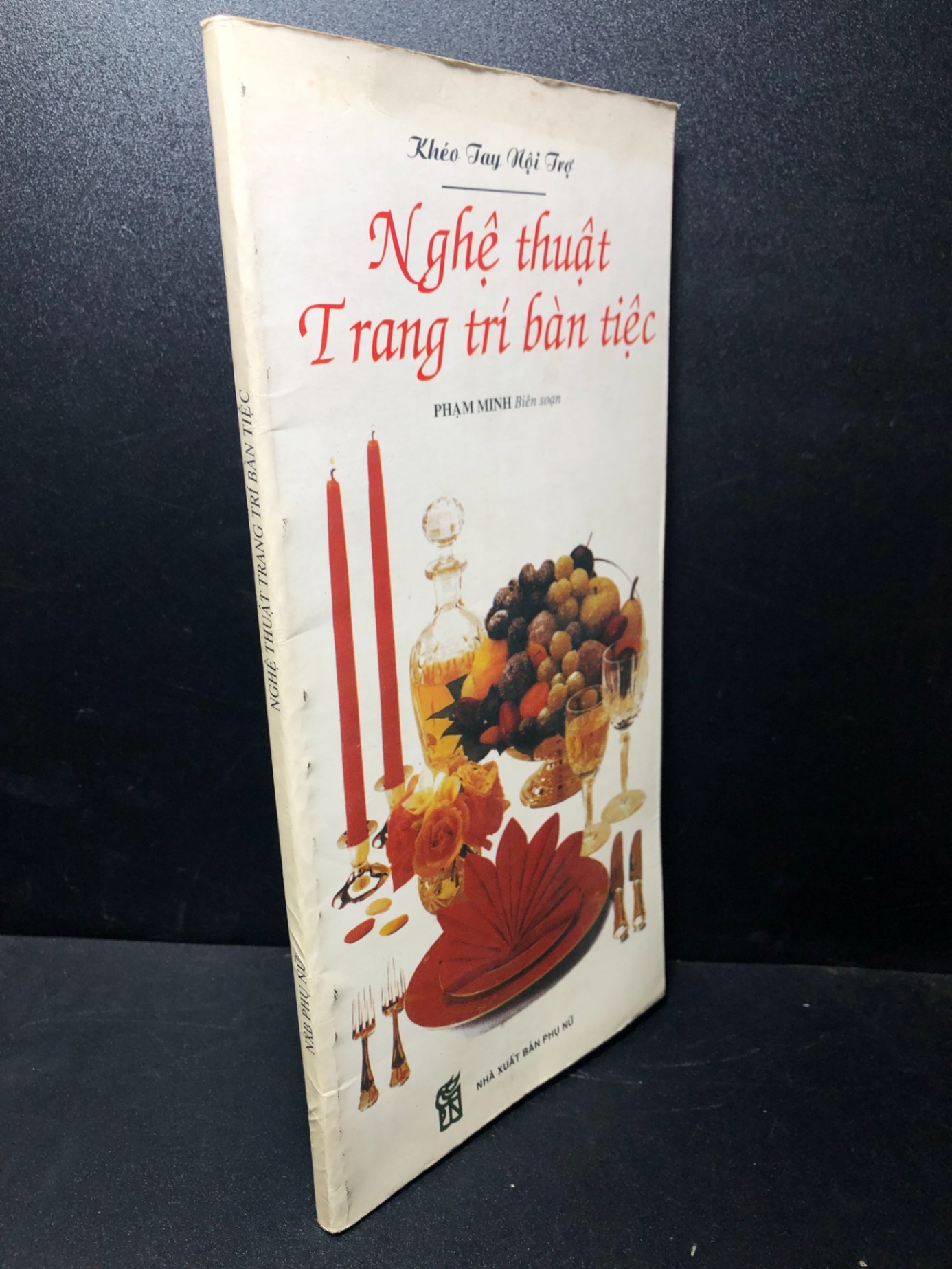 Nghệ thuật trang trí bàn tiệc năm 2008 mới 70% bẩn ố HCM.TDTD1212 (NSX)
