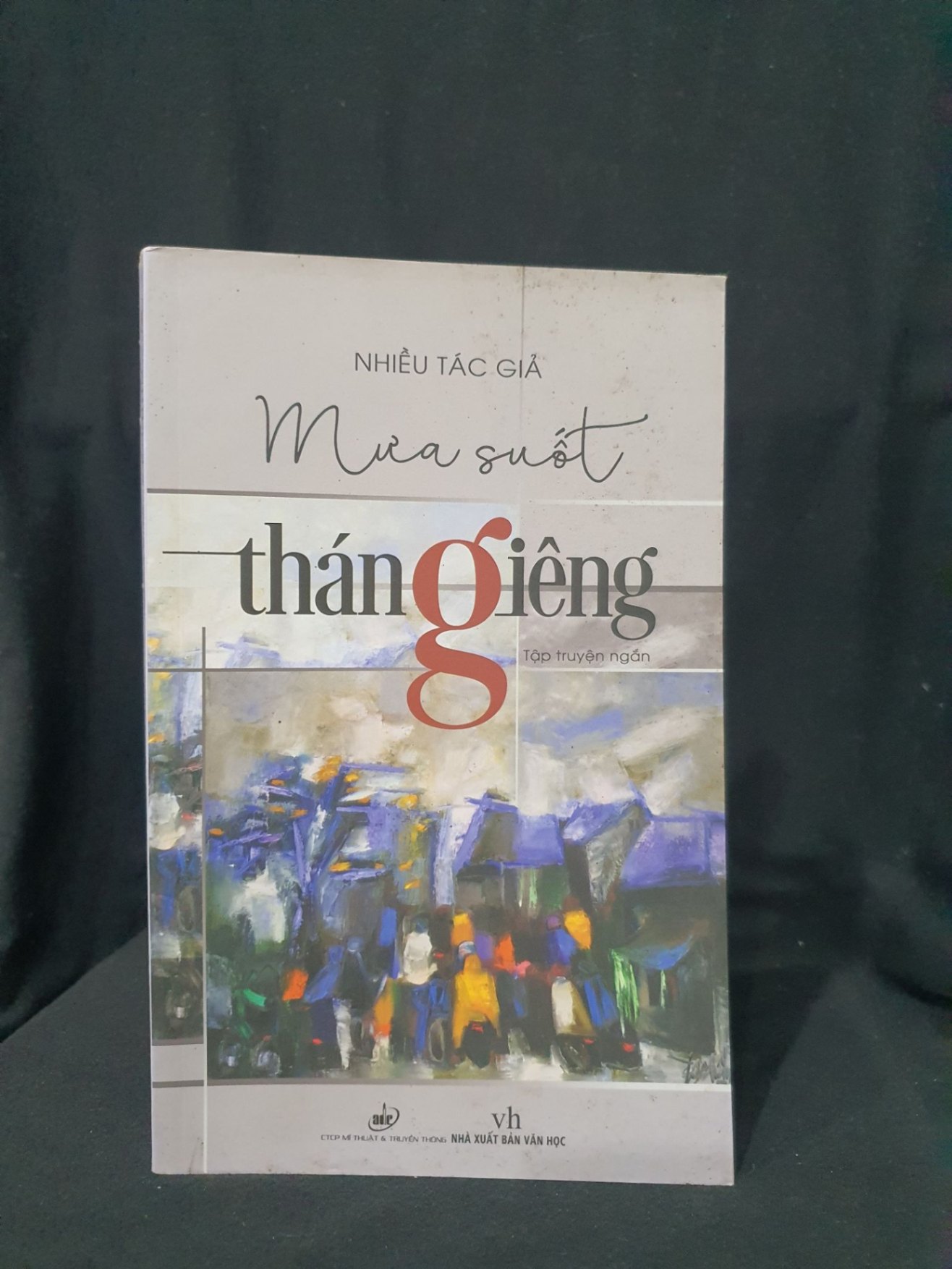 Mưa suốt tháng giêng mới 90% 2017 -HCM205 Nhiều tác giả SÁCH VĂN HỌC (NSX)