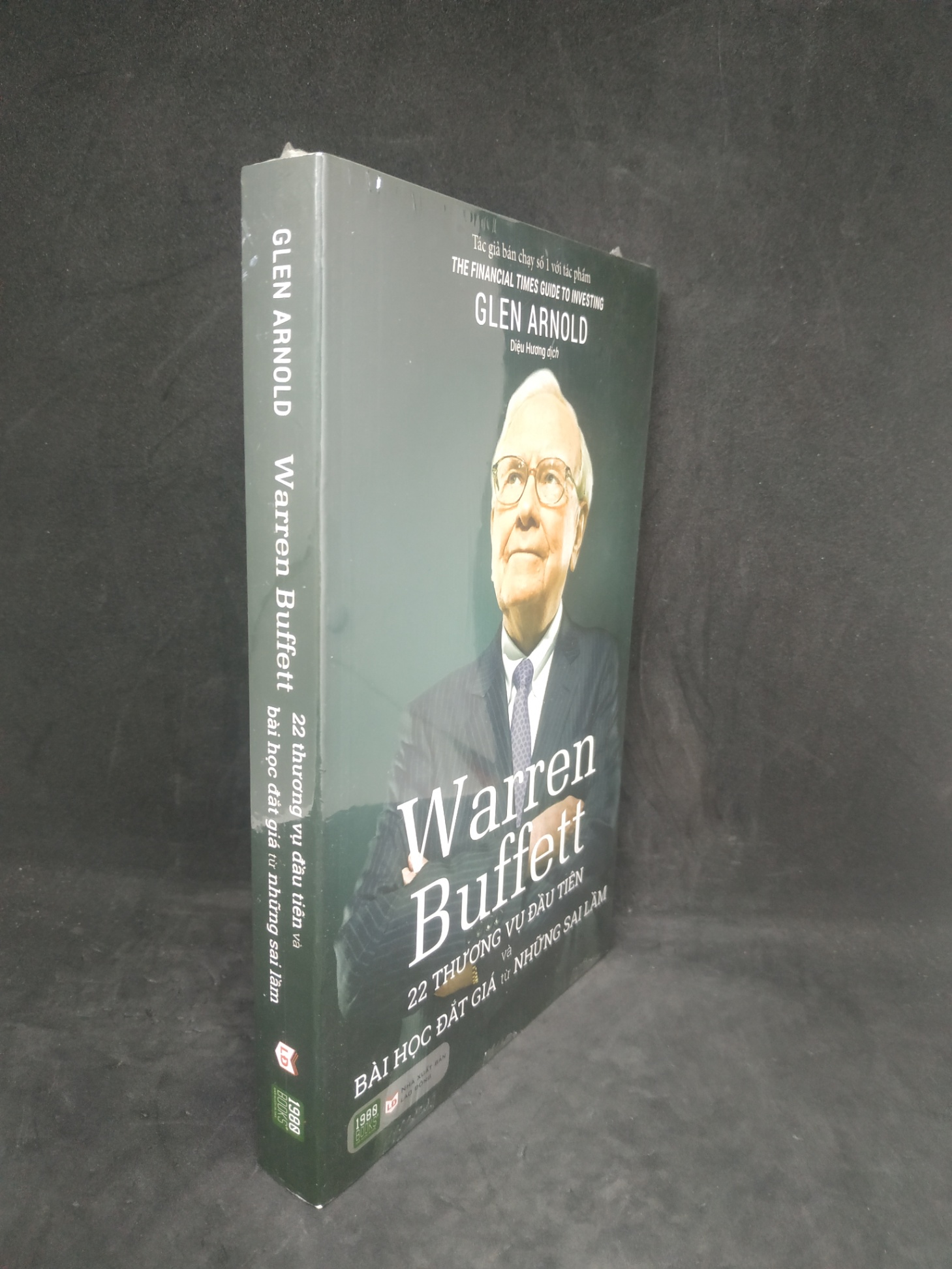 Warren Buffett 22 thương vụ đầu tiên và bài học đắt giá từ những sai lầm mới 100% HCM0102