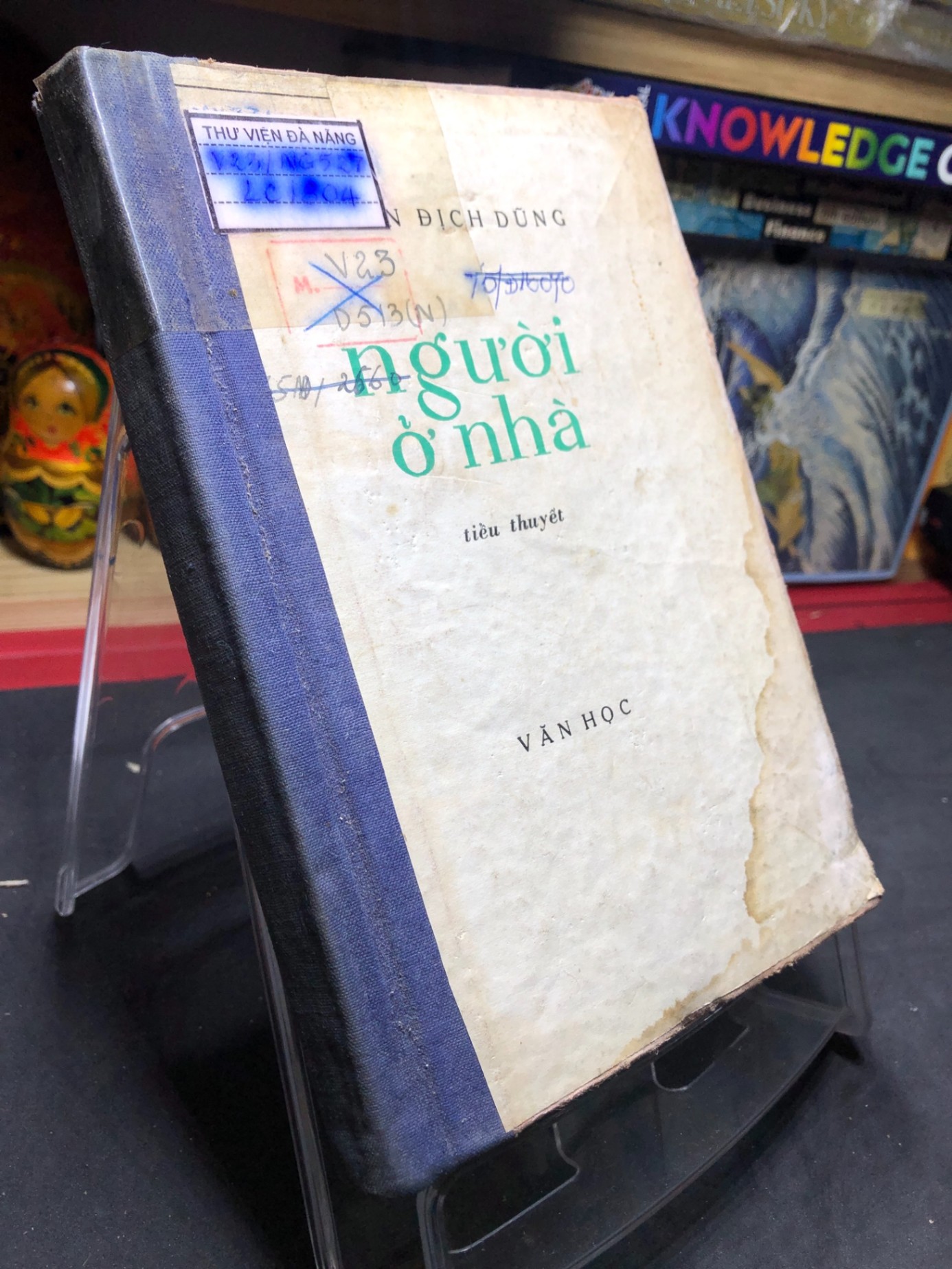 Người ở nhà 1974 mới 50% ố vàng nặng bìa cứng Nguyễn Địch Dũng HPB0906 SÁCH VĂN HỌC (NSX)