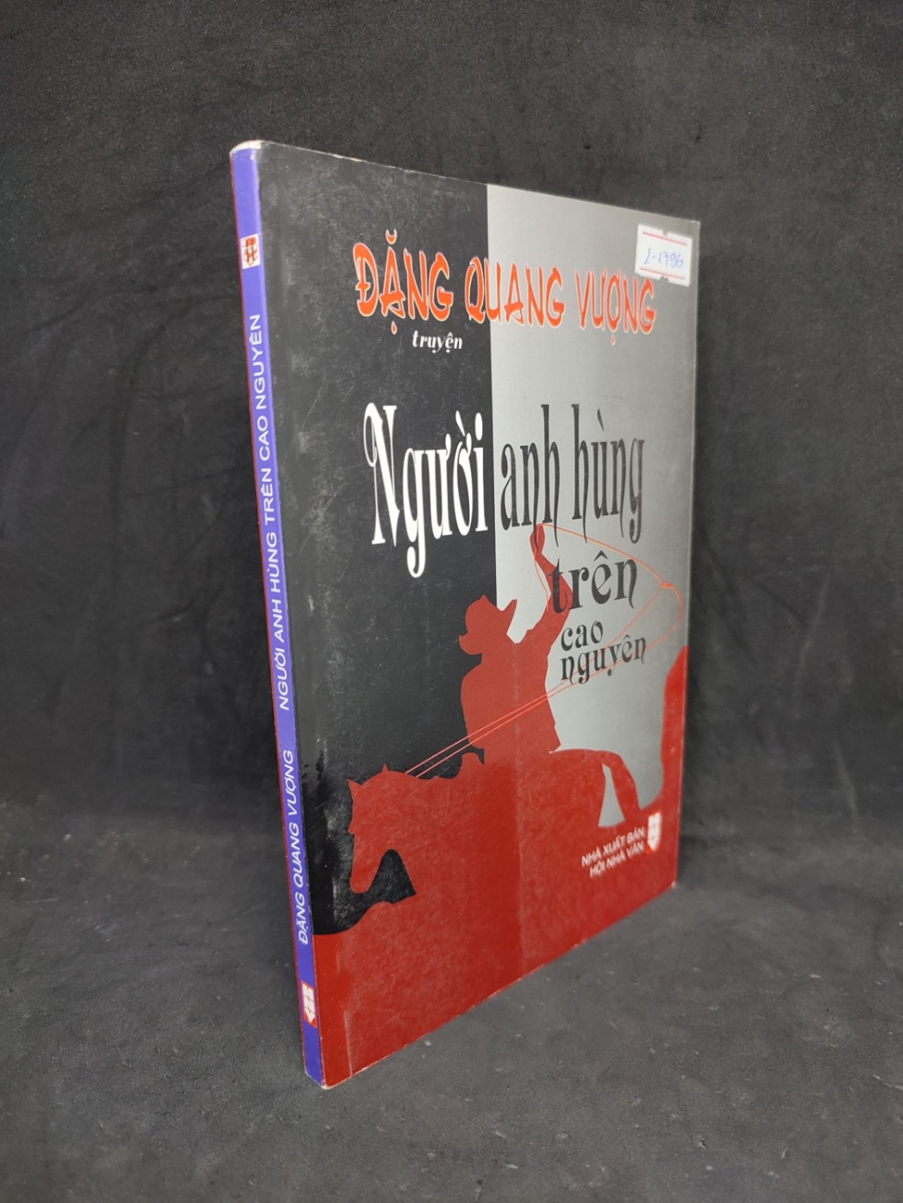 Người anh hùng trên cao nguyên mới 80% HCM2104 (NSX)
