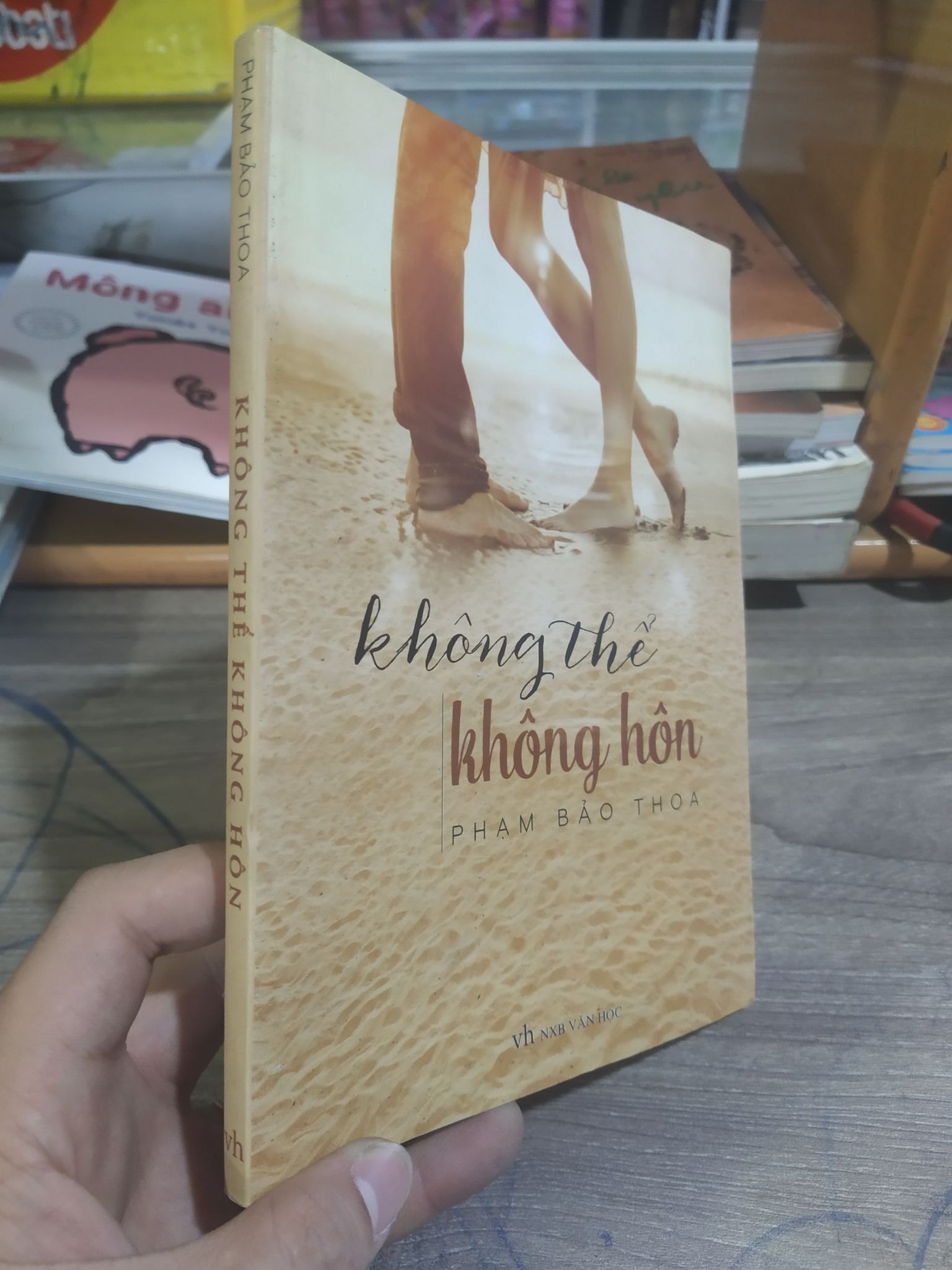 Không thể không hôn Phạm Bảo Thoa mới 80% HCM2303 (NSX)