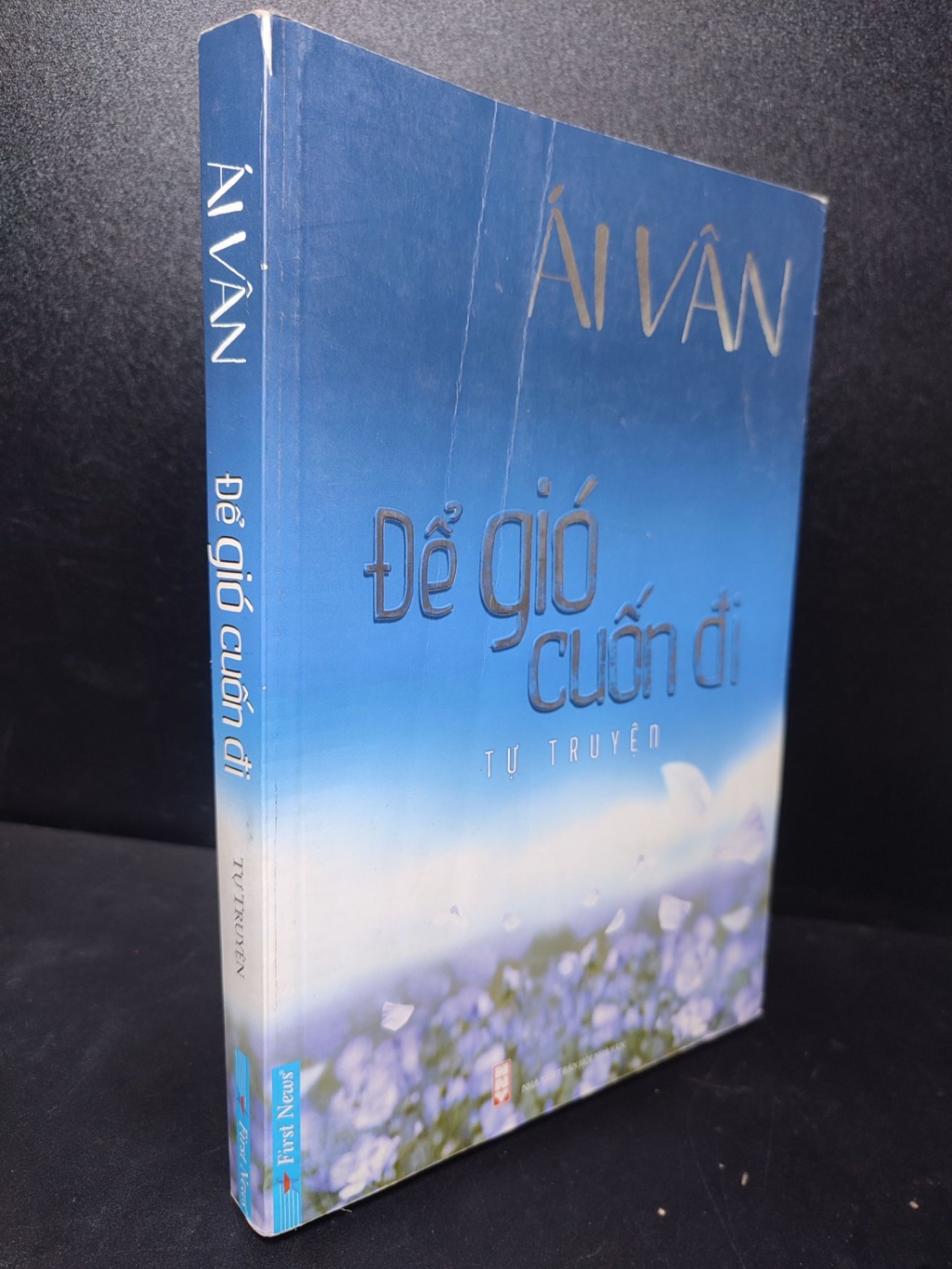 Tự Truyện Ái Vân - Để Gió Cuốn Đi 2016 mới 80% ố, rách bìa, mộc đỏ HCM2301 văn học