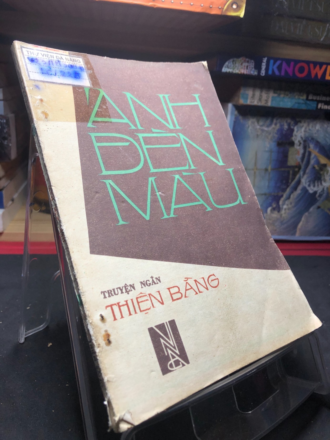 Ánh đèn màu 1986 mới 50% ố vàng Thiện Bằng HPB0906 SÁCH VĂN HỌC (NSX)