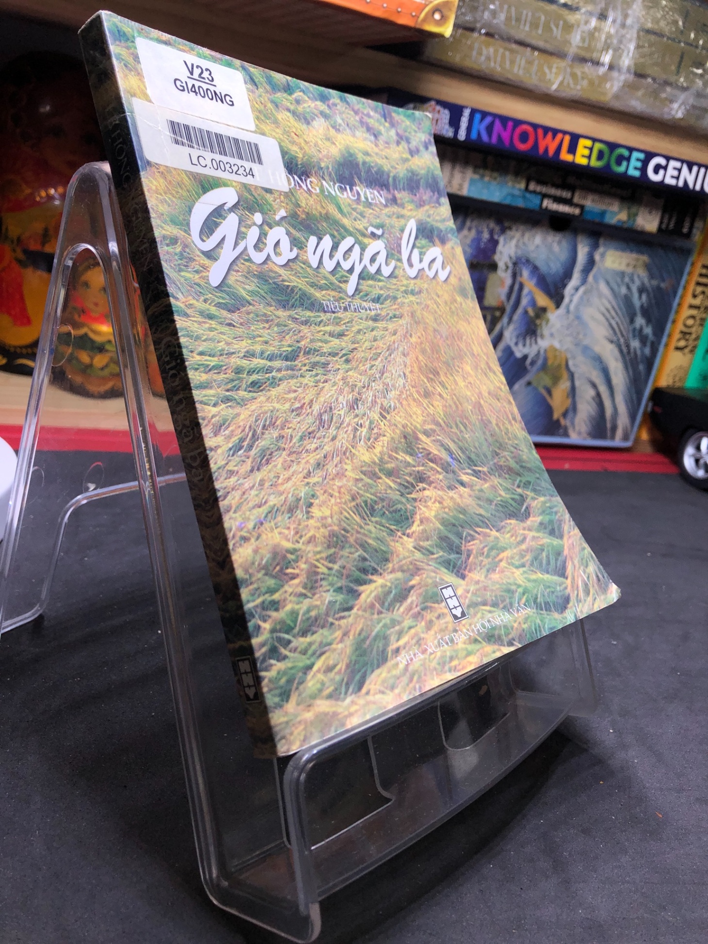 Gió ngã ba 2005 mới 70% bẩn nhẹ Lê Hồng Nguyên HPB0906 SÁCH VĂN HỌC (NSX) (NSX)