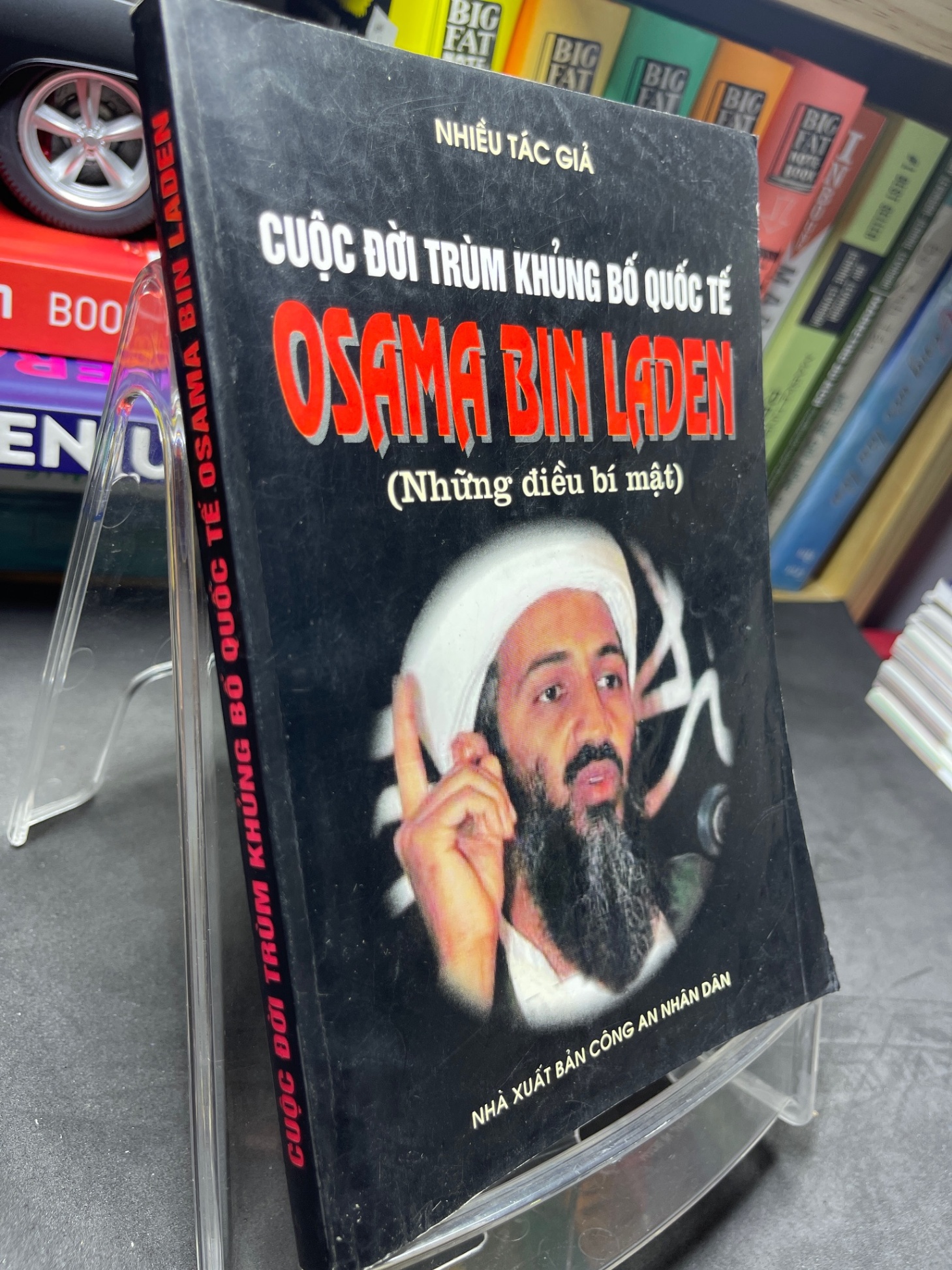 Cuộc đời trùm khủng bố quốc tế Osama Bin Laden 2001 mới 75% ố bẩn viền nhẹ Nhiều tác giả HPB2705 SÁCH LỊCH SỬ - CHÍNH TRỊ - TRIẾT HỌC (NSX)