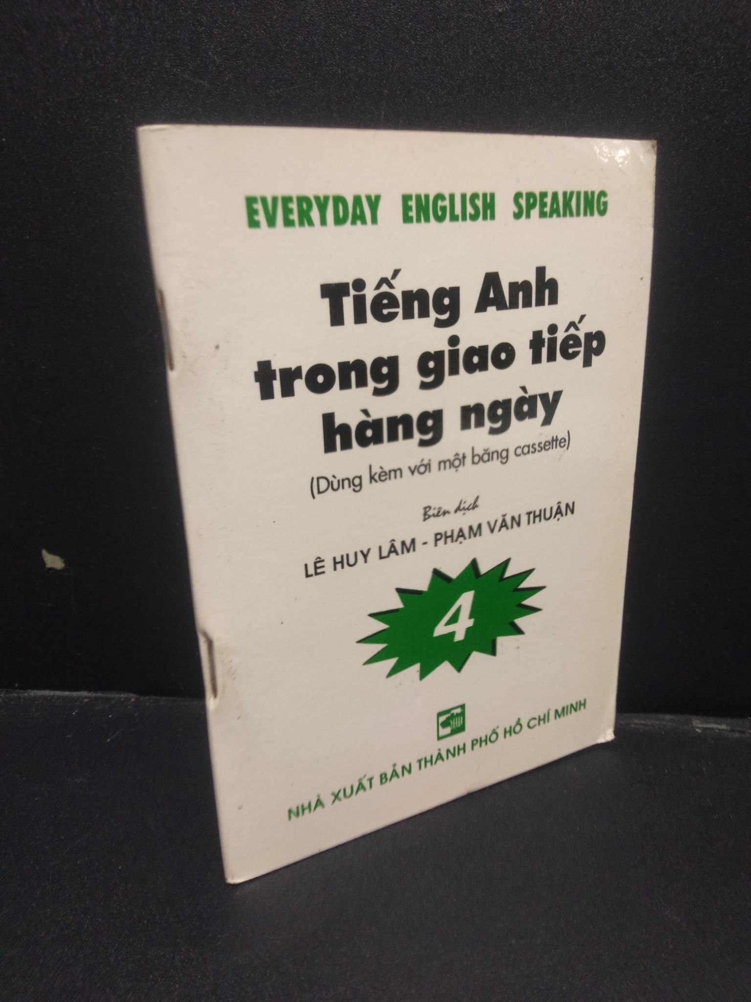 Tiếng Anh trong giao tiếp hàng ngày 4 nhiều tác giả 2000 mới 80% bẩn bìa HCM0106 học ngoại ngữ