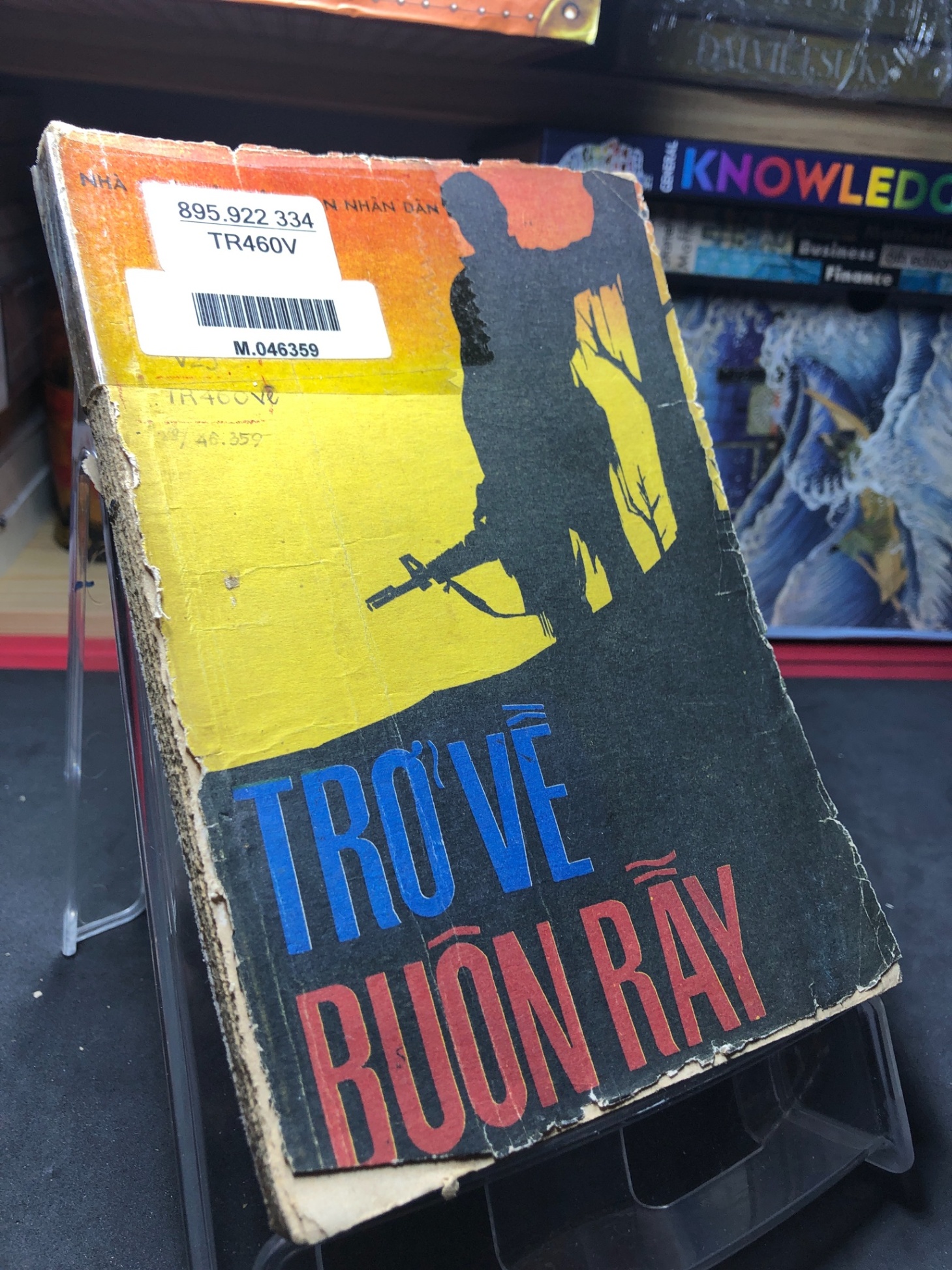Trở về buôn rẫy 1987 mới 50% ố vàng rách tróc bìa Nhiều tác giả HPB0906 SÁCH VĂN HỌC (NSX)