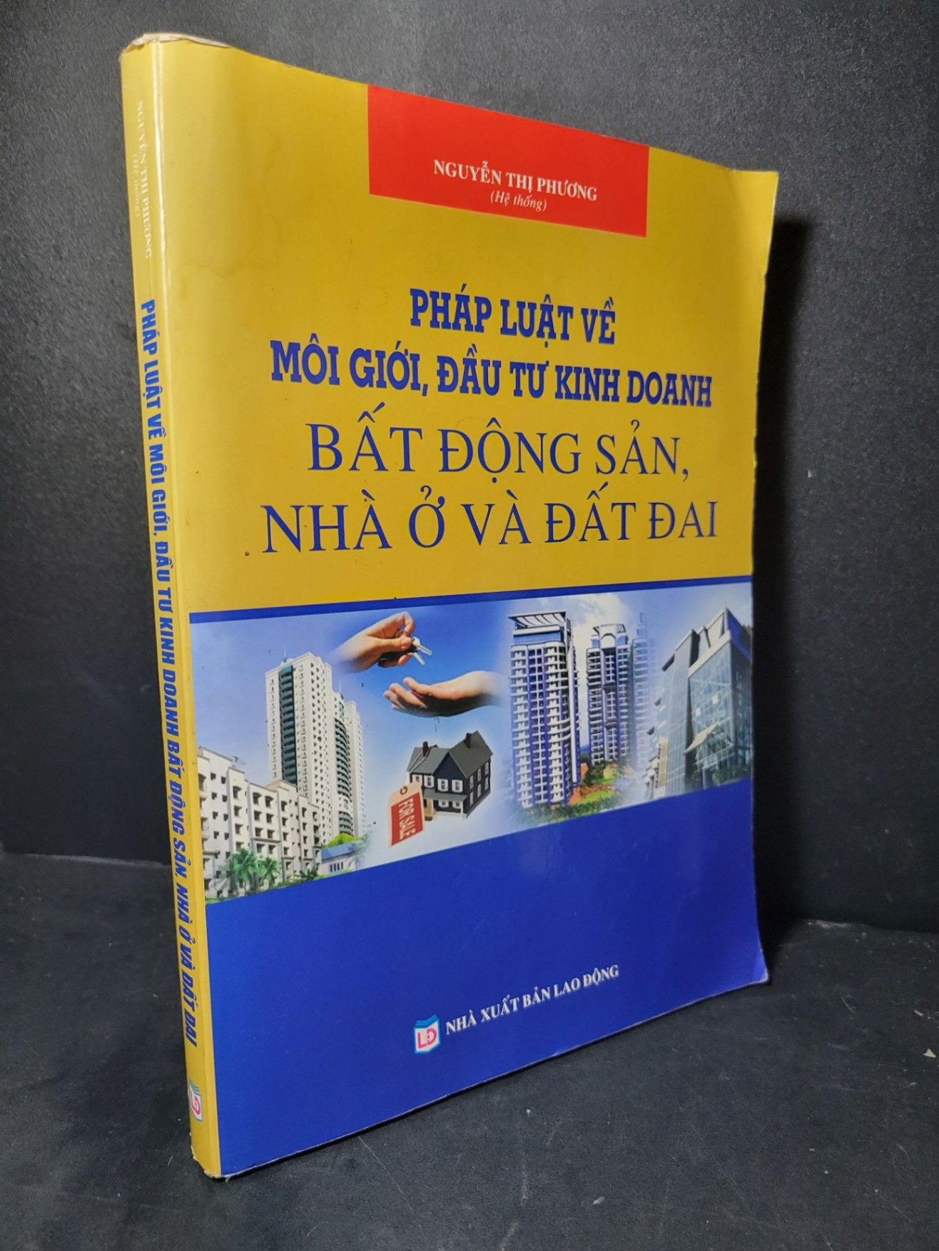Pháp luật về môi giới đầu tư kinh doanh bất động sản nhà ở và đất đai mới 70% bẩn bìa, có vệt nước, tróc gáy, rách trang nhẹ 2018 Nguyễn Thị Phương HCM2205 GIÁO TRÌNH, CHUYÊN MÔN (NSX)