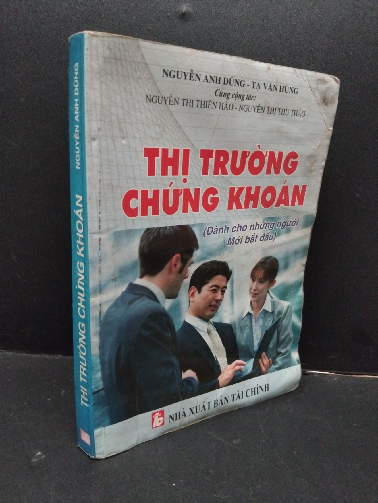 Thị trường chứng khoán mới 60% ẩm ố vàng có ký tên trang đầu 2005 HCM2809 Nguyễn Anh Dũng - Tạ Văn Hùng KINH TẾ - TÀI CHÍNH - CHỨNG KHOÁN (NSX)
