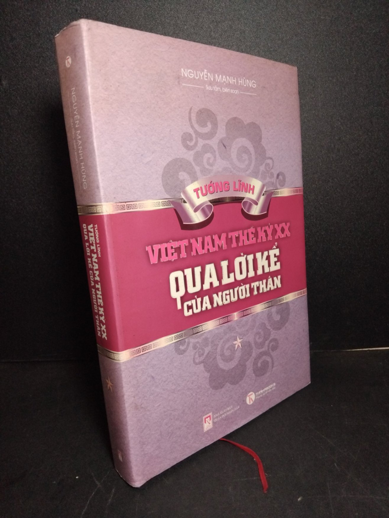Tướng lĩnh Việt Nam thế kỷ XX qua lời kể của người thân (bìa cứng) mới 90% ố nhẹ bong gáy, có mộc nhà phát hành 2015 HCM2103 LỊCH SỬ - CHÍNH TRỊ - TRIẾT HỌC (NSX)