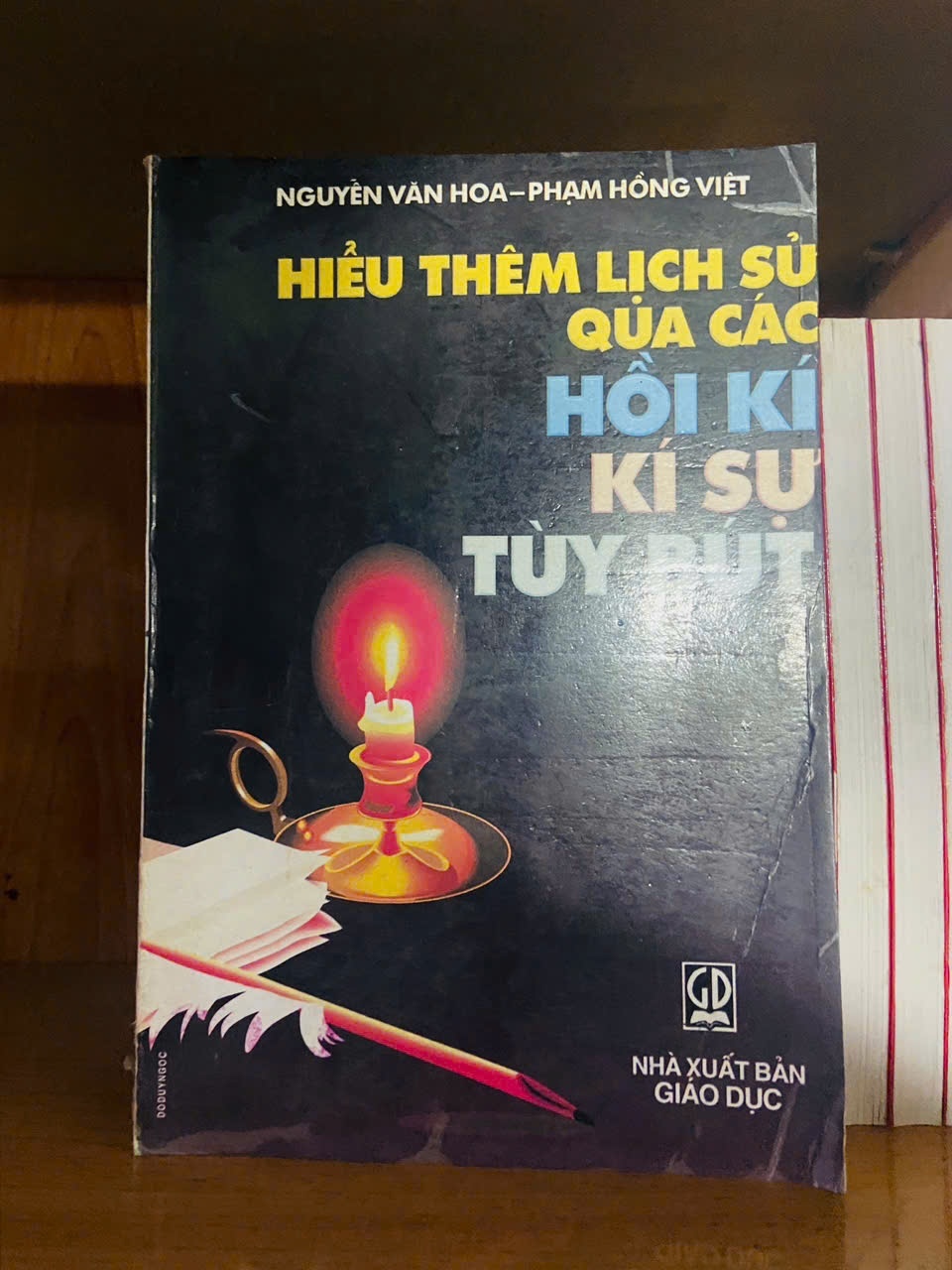 Hiểu thêm lịch sử qua các hồi kí kí sự tùy bút / Nguyễn Văn Hoa ; Phạm Hồng Việt VĂN HỌC VAVO1301