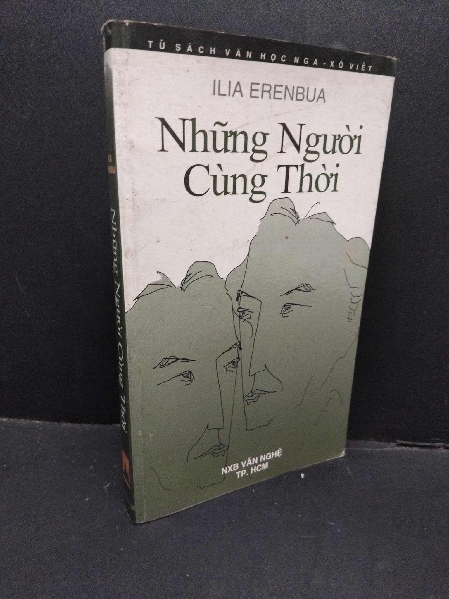 Những người cùng thời mới 80% bẩn bìa, ố nhẹ, có chữ ký 2000 HCM2110 Ilia Erenbua VĂN HỌC (NSX)