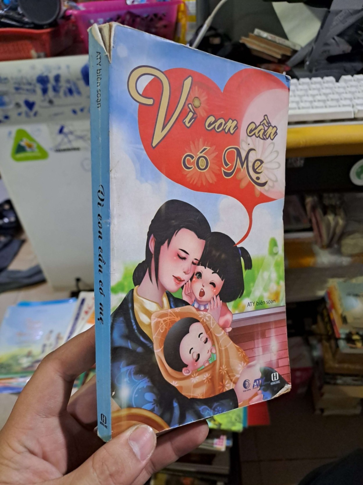 Vì con cần có mẹ - ATY - 2014 mới 80% ố - VĂN HỌC - HCM0111