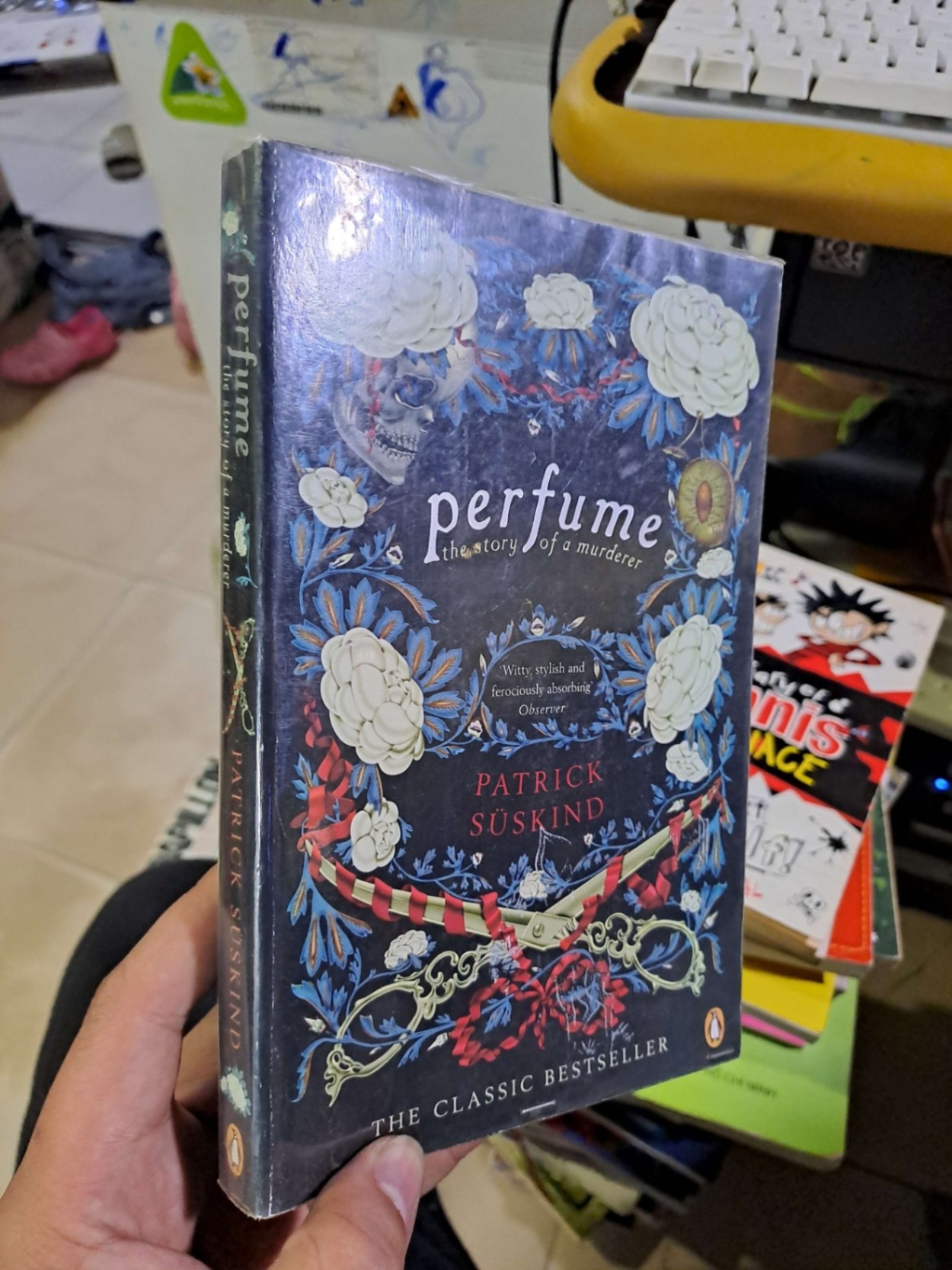 Perfume the story of a murderer mới 80% có viết vài trang đầu ENGLISH BOOKS HCM1809 (NSX)