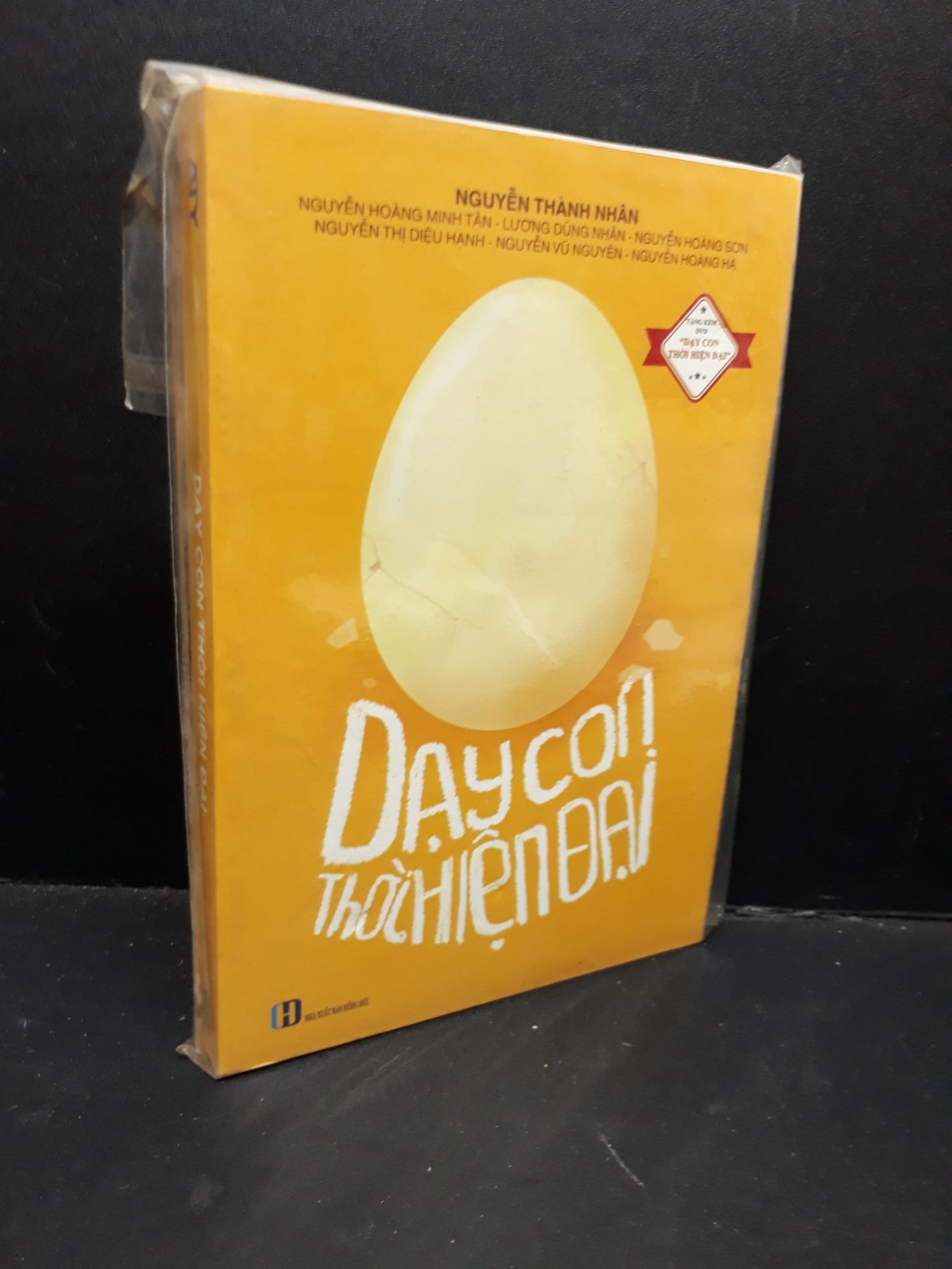 Dạy con thời hiện đại (có bọc) mới 80% ố HCM1410 Nguyễn Thành Nhân MẸ VÀ BÉ (NSX)