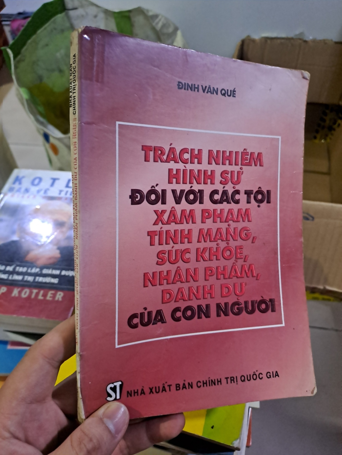 Trách nhiệm hình sự đối với các tội xâm phạm tính mạng sức khỏe nhân phẩm danh dự của con người mới 80% ố Đinh Văn Quế 1997 HCM0308 GIÁO TRÌNH, CHUYÊN MÔN (NSX)