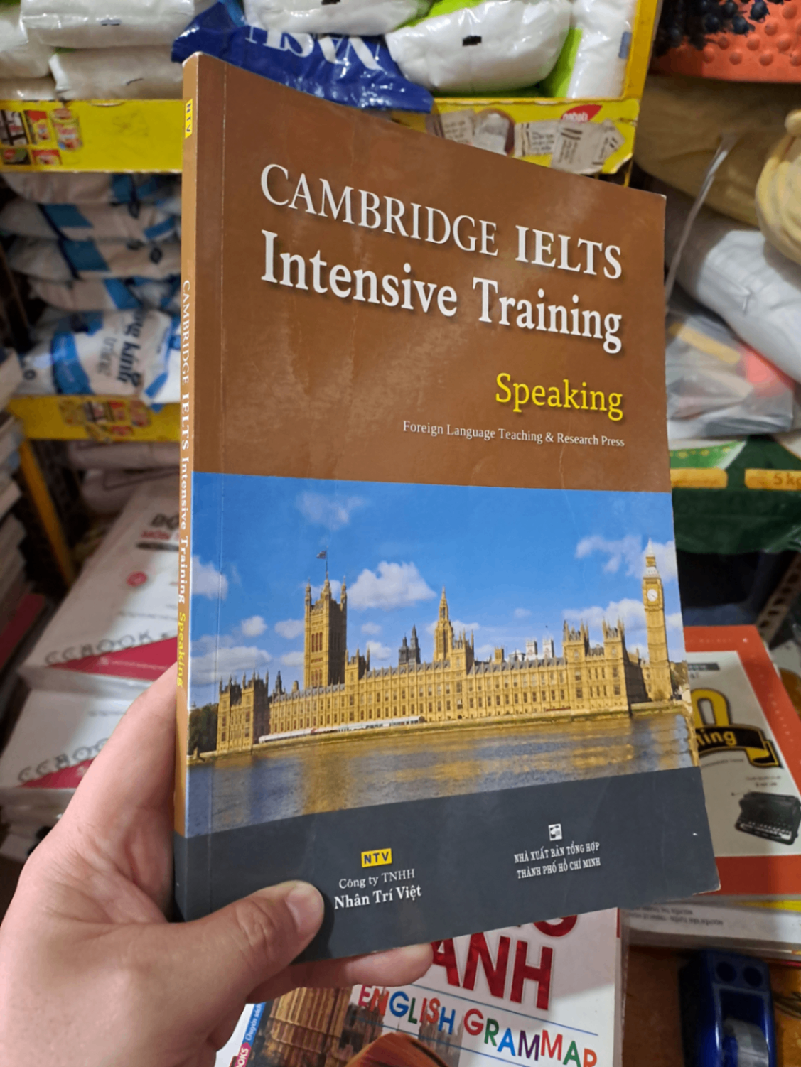 Cambrige Ielts Intensive Training Speaking + CD mới 90% ố nhẹ 2015 HCM0808 HỌC NGOẠI NGỮ