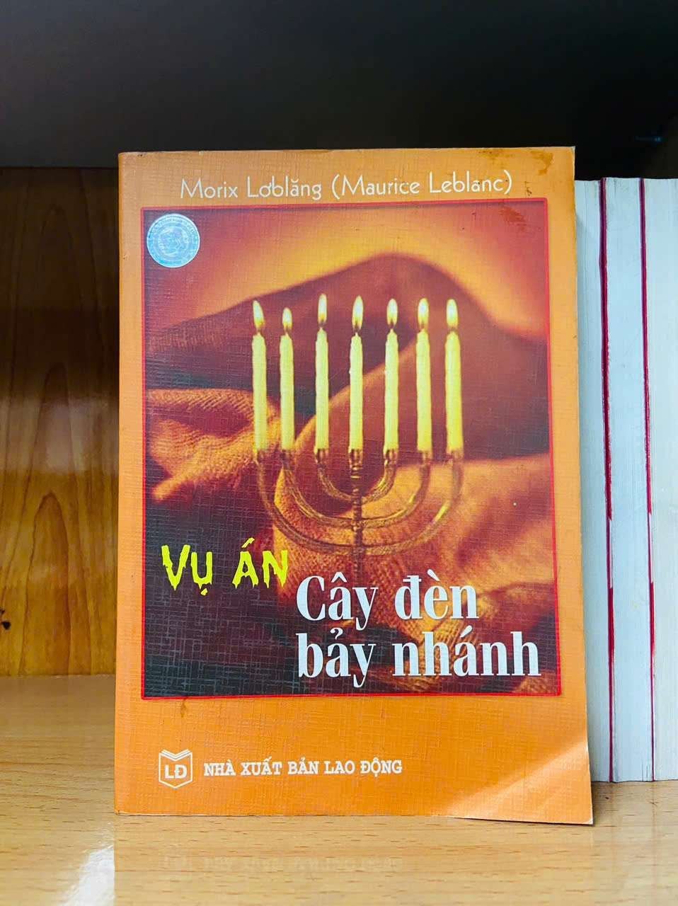 Vụ án Cây đèn bảy nhánh - Maurice Leblanc VĂN HỌC VAVO0810