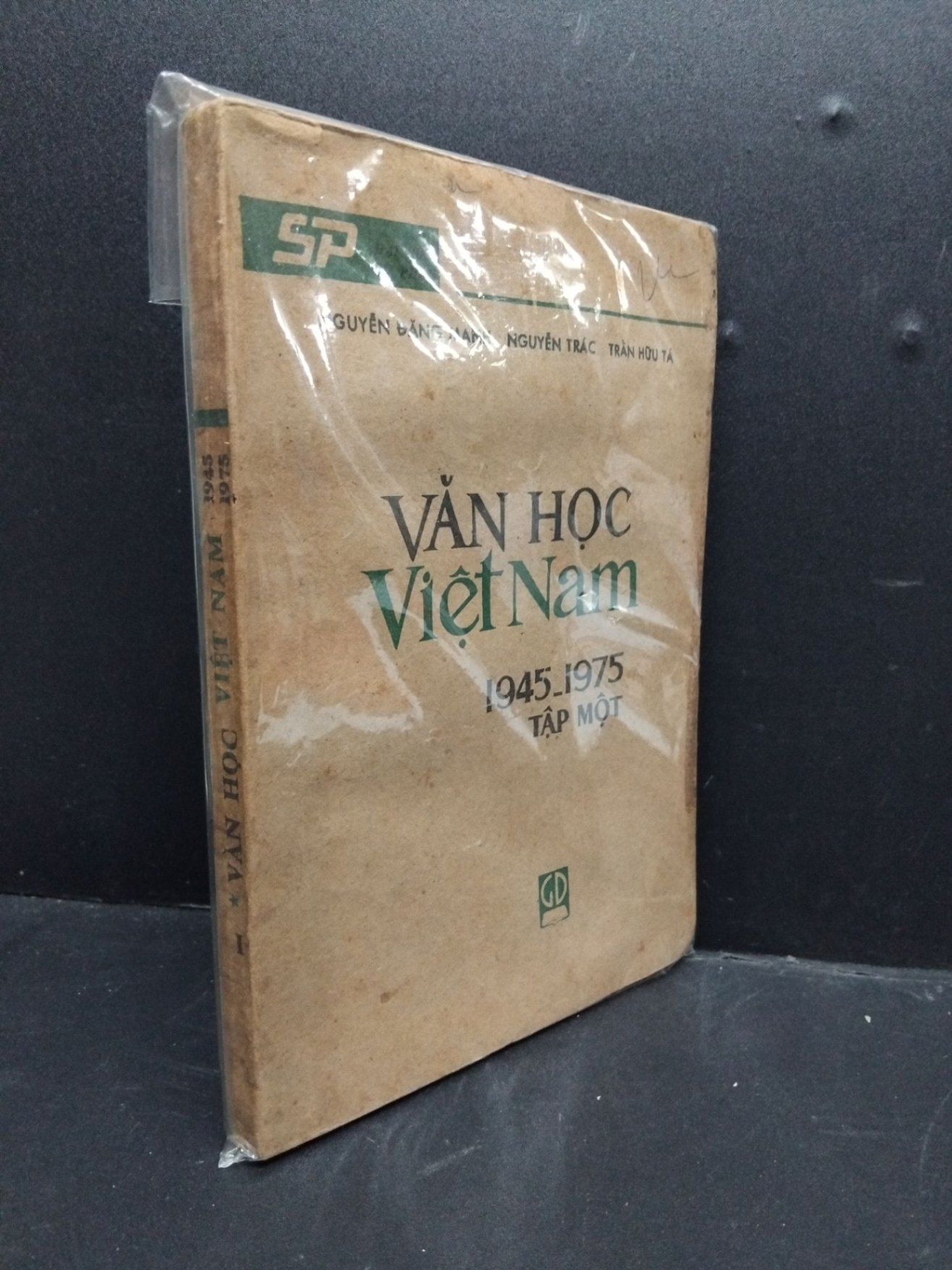 Văn học Việt Nam 1945-1975 tập một nhiều tác giả mới 70% ố nhẹ bìa trầy bẩn nhẹ bẩn gáy HCM0806 văn học (NSX)