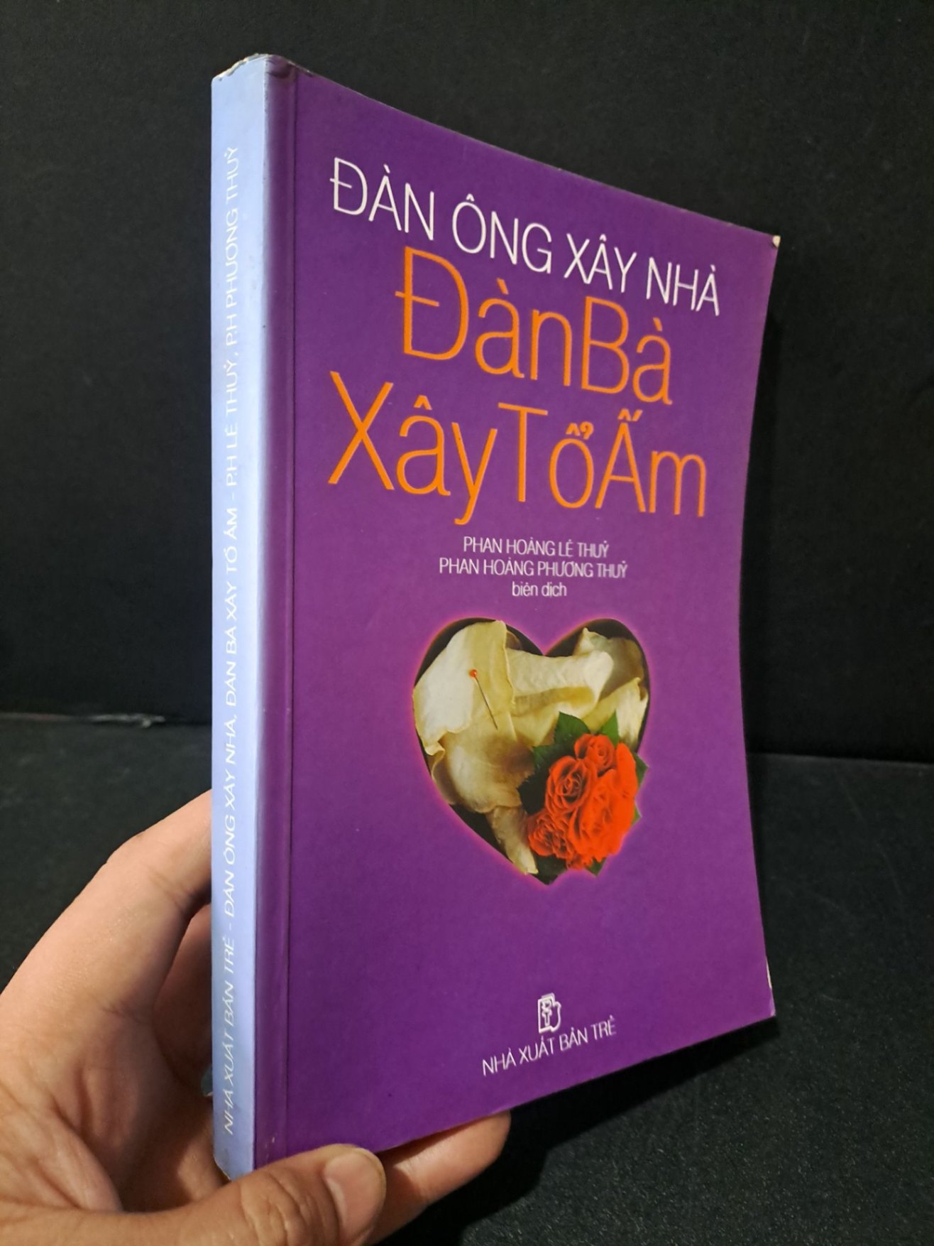 Đàn ông xây nhà đàn bà xây tổ ấm mới 70% bẩn bìa, ố, tróc bìa, tróc gáy nhẹ, có vệt nước 2002 Phan Hoàng Lệ Thủy - Phan Hoàng Phương Thủy HCM1804 TÂM LÝ (NSX)