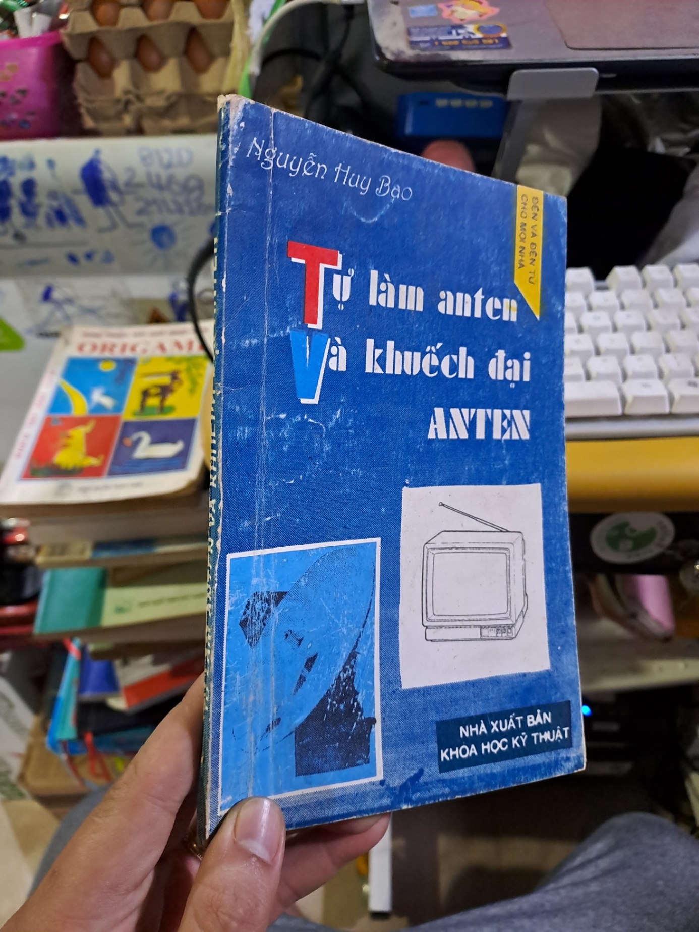 Tự làm anten và khuếch đại anten Nguyễn Huy Bạo mới 80% ố vàng có viết 1993 GIÁO TRÌNH, CHUYÊN MÔN HCM1709 (NSX)