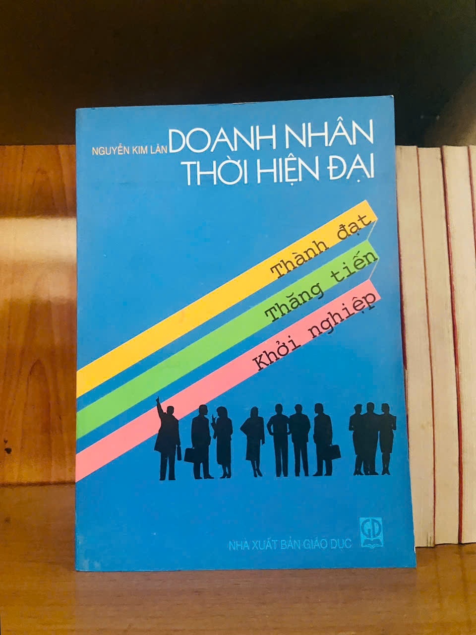 Doanh nhân thời hiện đại / Nguyễn Kim Lân KINH TẾ - TÀI CHÍNH - CHỨNG KHOÁN VAVO1301