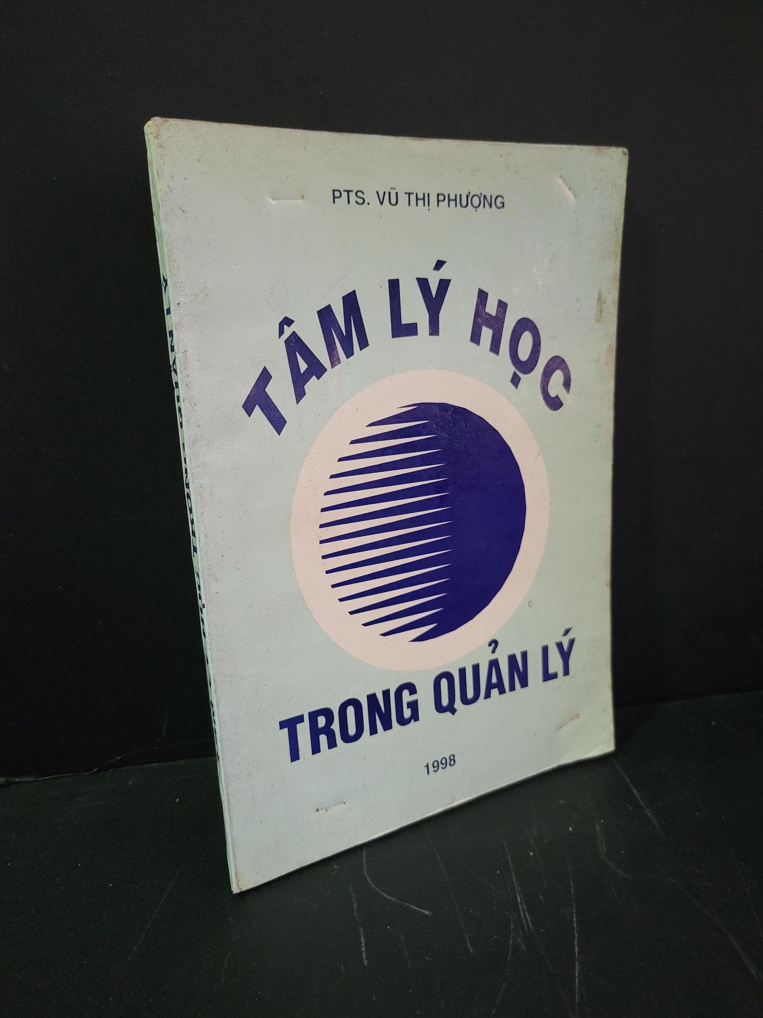 Tâm lý học trong quản trị mới 80% bẩn bìa, ố, mốc 1998 PTS Vũ Thị Phượng HCM3004 QUẢN TRỊ (NSX)