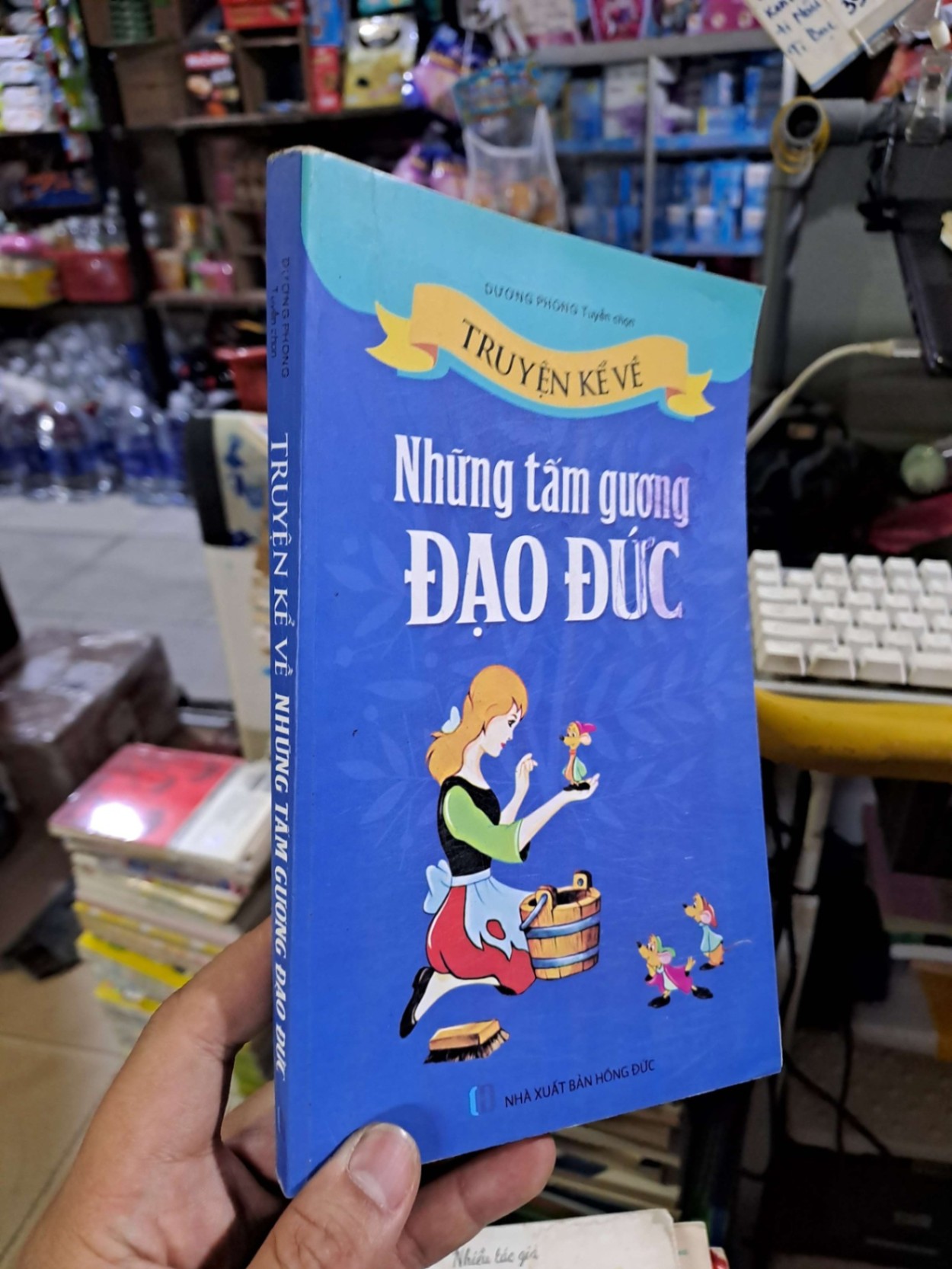 Truyện kể về những tấm gương đạo đức - Dương Phong - 2016 mới 80% vẽ - VĂN HỌC - HCM0111