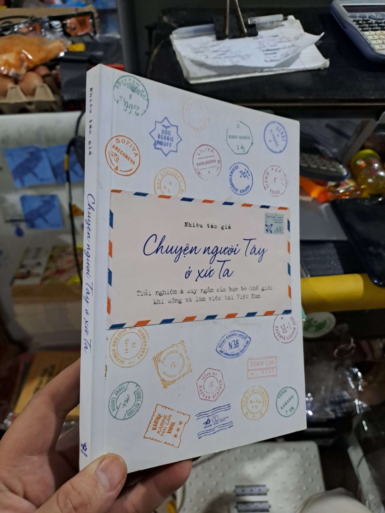 Chuyện Người Tây Ở Xứ Ta - Nhiều Tác Giả - 2019 mới 90% - VĂN HỌC - HMT3012 (NSX)
