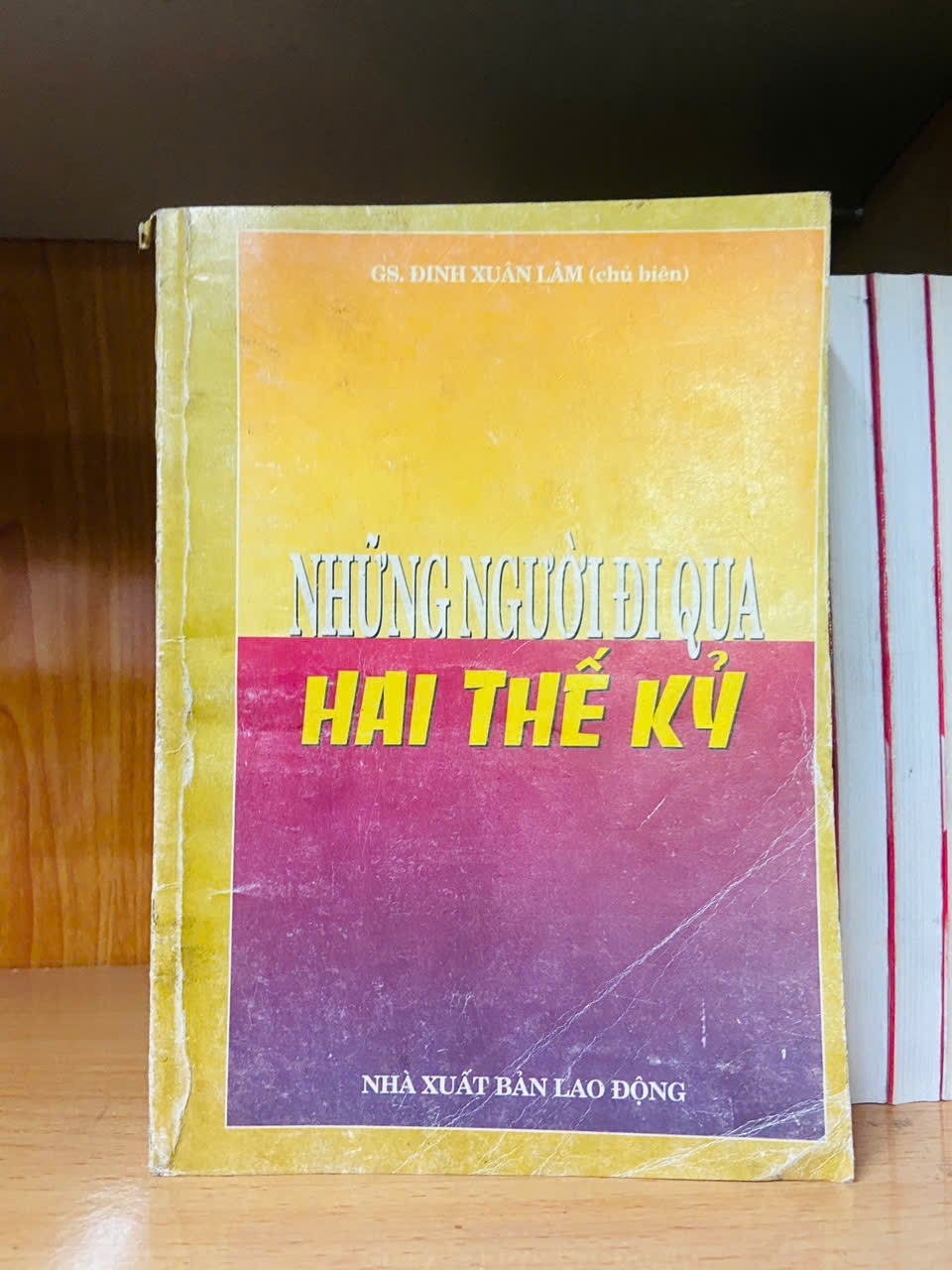 Những người đi qua Hai thế kỷ VĂN HỌC VAVO1301