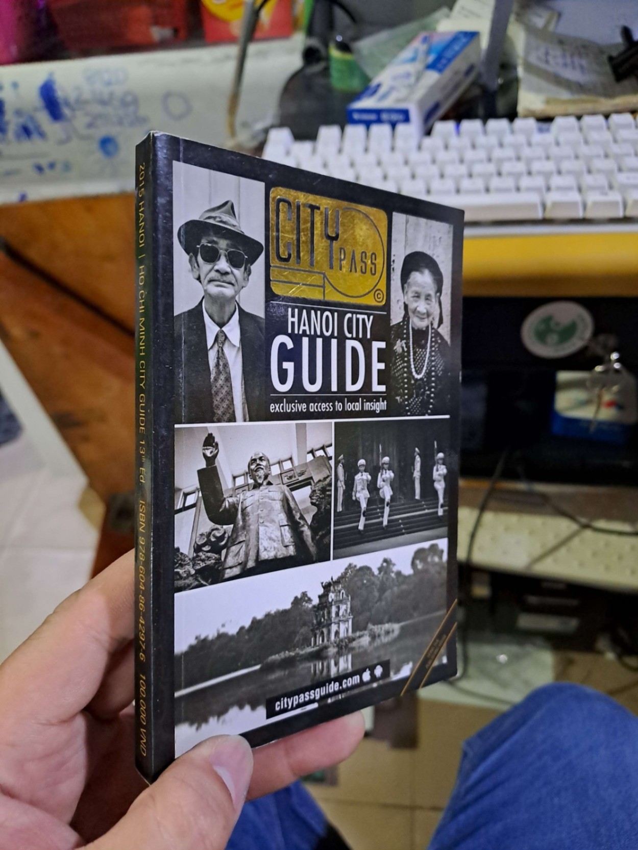 2015 Hanoi - Ho Chi Minh city guide 13th ed ENGLISH BOOKS HCM1008