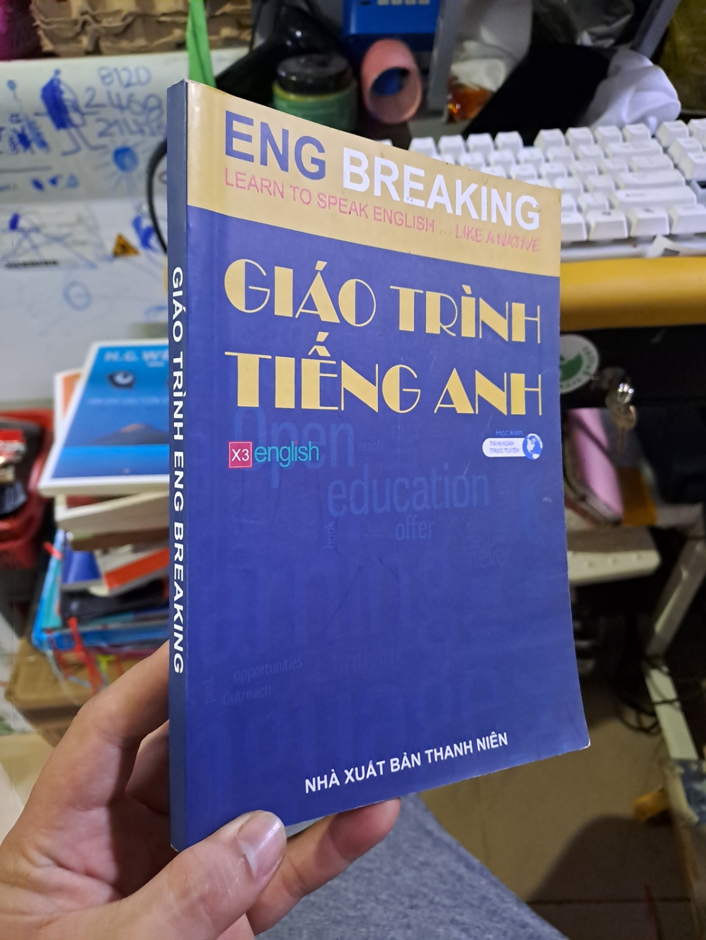 Giáo trình tiếng anh mới 90% Eng Breaking HỌC NGOẠI NGỮ HCM1709 (NSX)