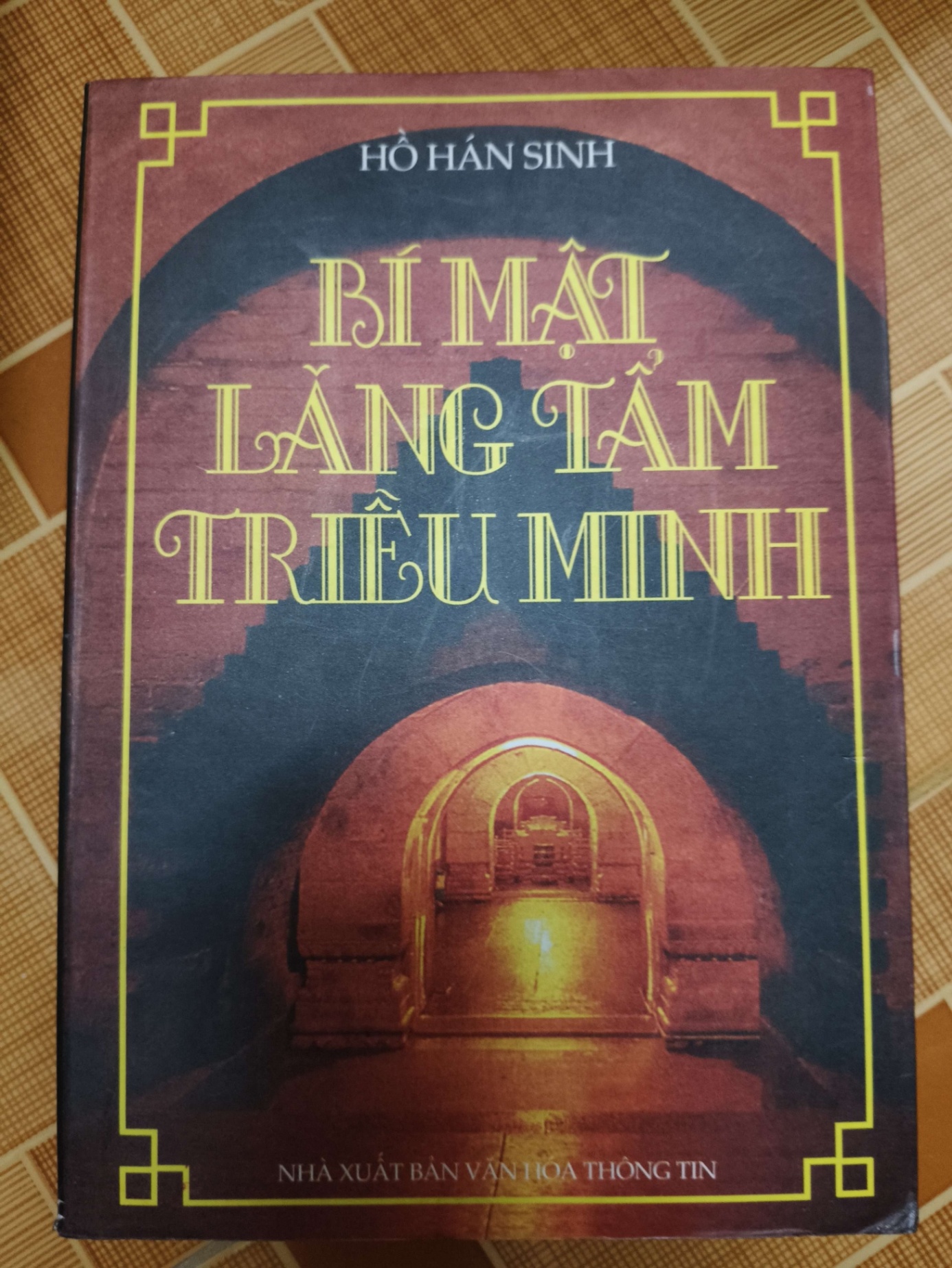 Bí mật lăng tẩm triều Minh - 2002 - 499 trang - LỊCH SỬ - CHÍNH TRỊ - TRIẾT HỌC - SLSCTCQSSLSCTANTQ3112-176