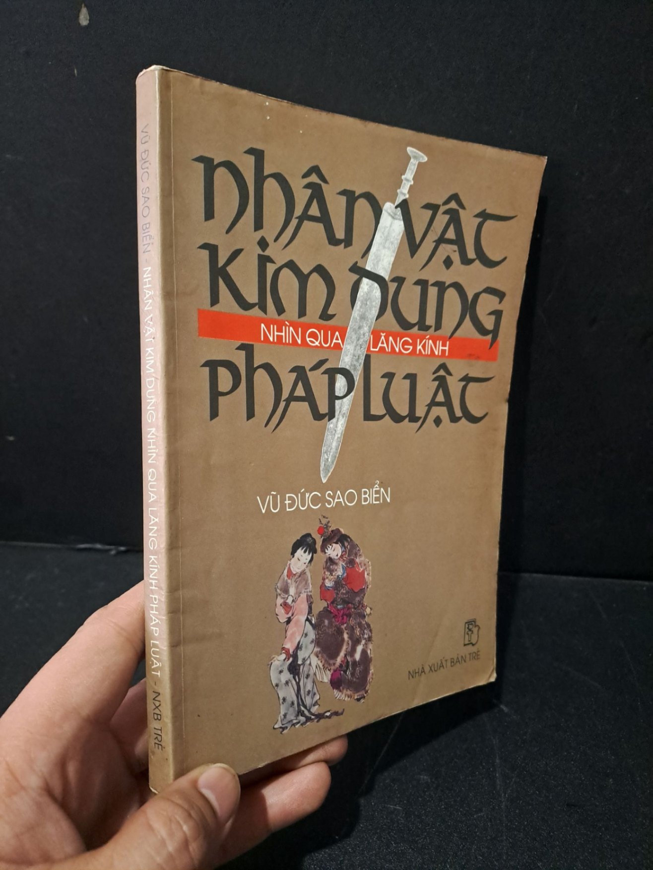 Nhân vật Kim Dung nhìn qua lăng kính pháp luật mới 80% ố vàng 2002 Vũ Đức Sao Biển HCM2103 TÂM LINH - TÔN GIÁO - THIỀN (NSX)