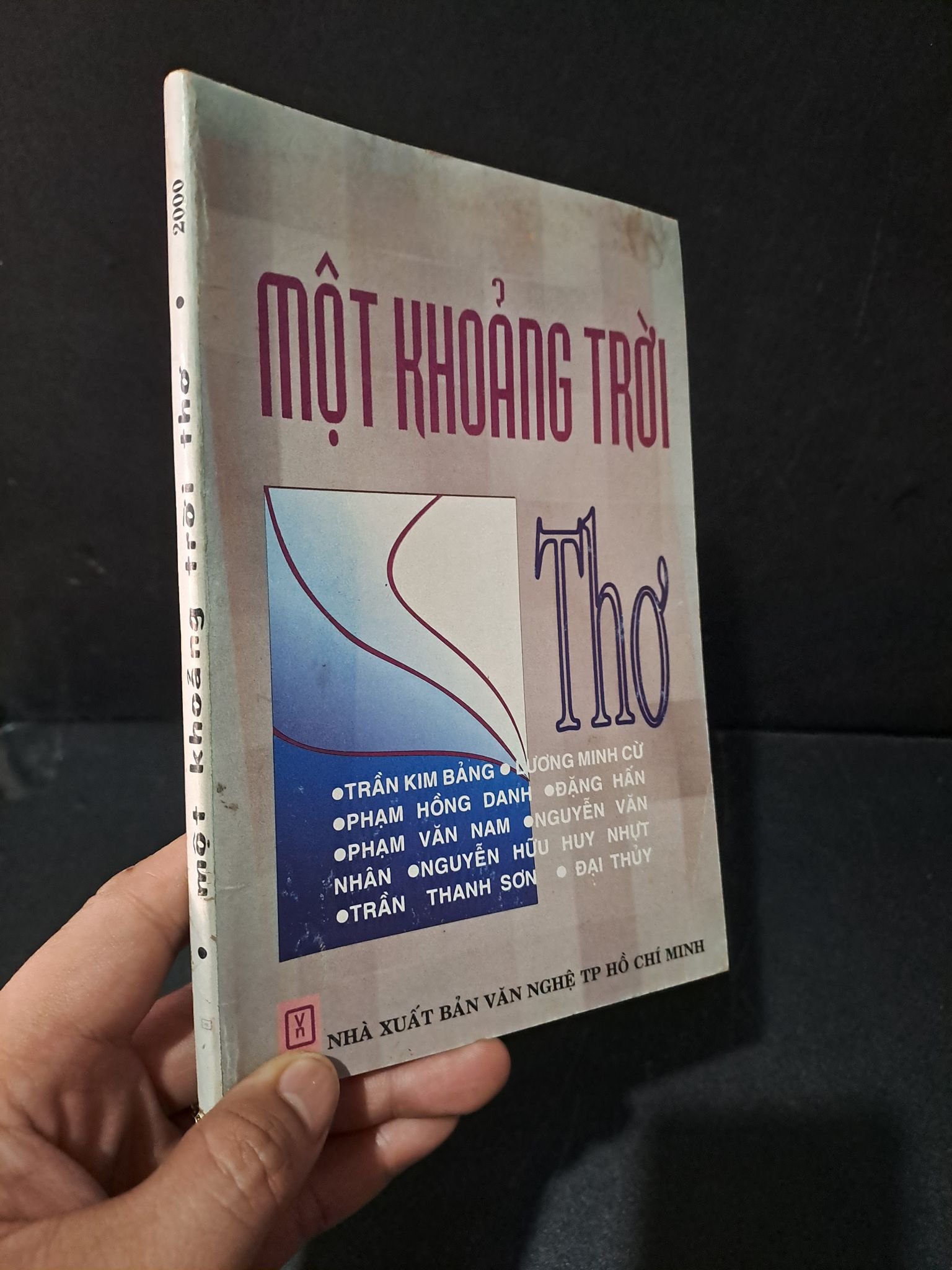 Một khoảng trời thơ mới 90% bẩn nhẹ, có chữ ký tác giả 2000 Nhiều tác giả HCM1804 VĂN HỌC (NSX)