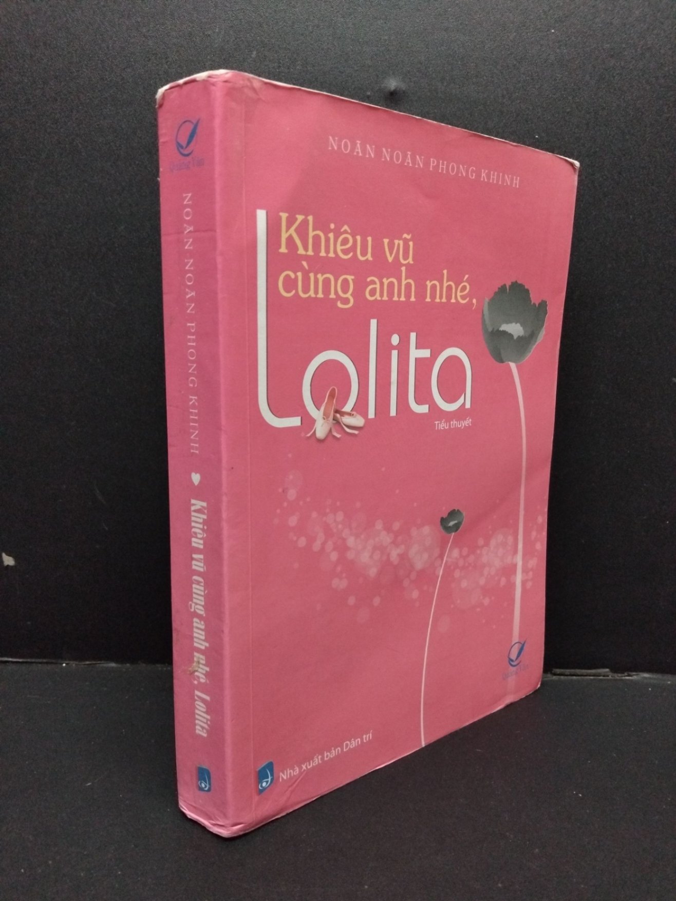 Khiêu vũ cùng anh nhé, Lolita Noãn Noãn Phong Khinh mới 80% ố rách gáy 2011 HCM.ASB0609
