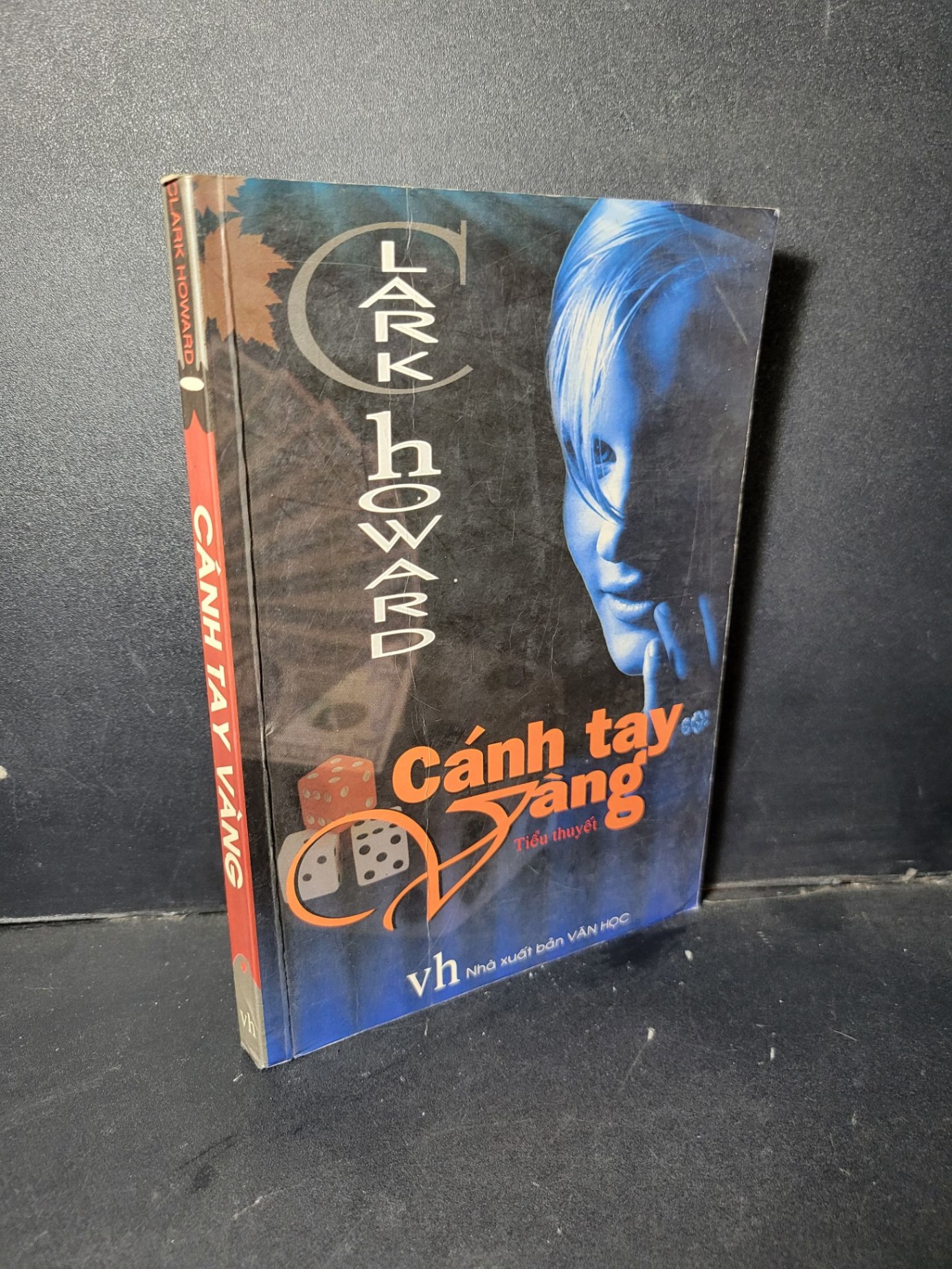Cánh tay vàng mới 80% ố gấp bìa 2004 HCM1001 Clark Howard VĂN HỌC (NSX)