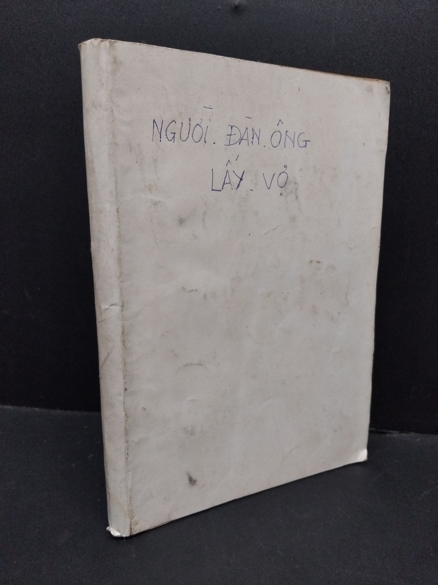 Người đàn ông lấy vợ 605 bẩn bìa, ố vàng, ẩm, có chữ ký 1994 HCM2410 Bs. Trần Bồng Sơn SỨC KHỎE - THỂ THAO (NSX)