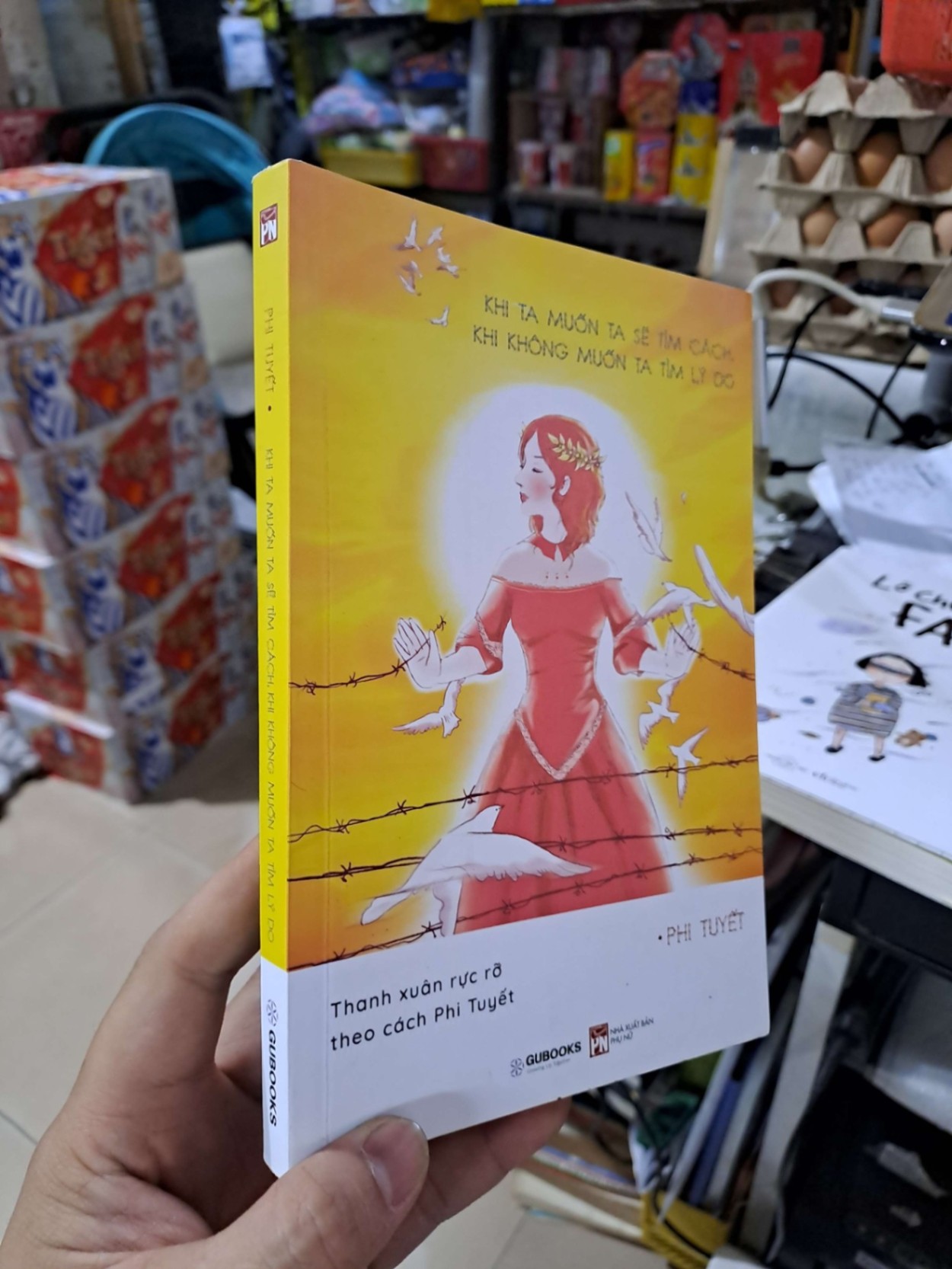 Thanh Xuân Rực Rỡ Theo Cách Phi Tuyết - Phi Tuyết - 2018 mới 80% có chữ ký tác giả - VĂN HỌC - HCM3012