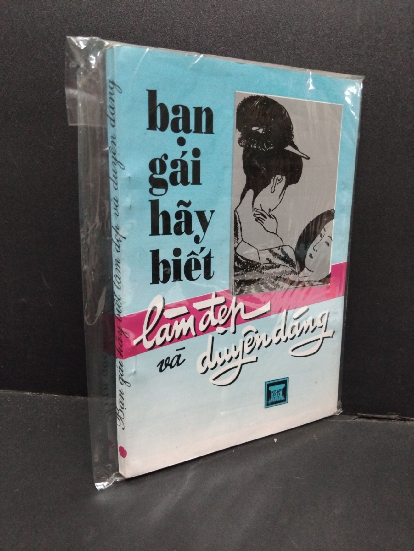 Bạn gái hãy biết làm đẹp và duyên dáng mới 70% bẩn bìa, ố nhẹ, có mộc đỏ HCM2110 I.U I.Kupan KỸ NĂNG (NSX)