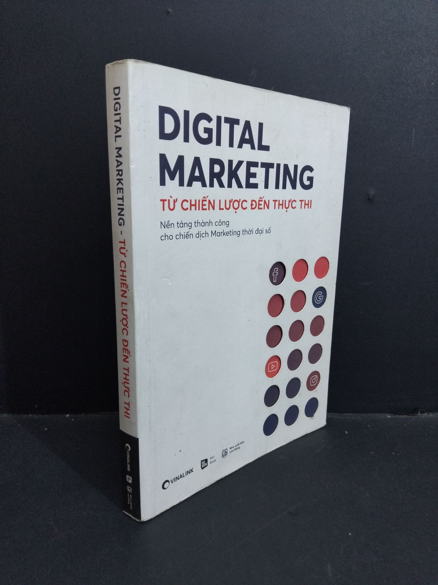 Digital marketing - Từ chiến lược đến thực thi mới 80% ố bẩn bìa rách nhẹ trang đầu 2019 HCM2811 MARKETING KINH DOANH (NSX)