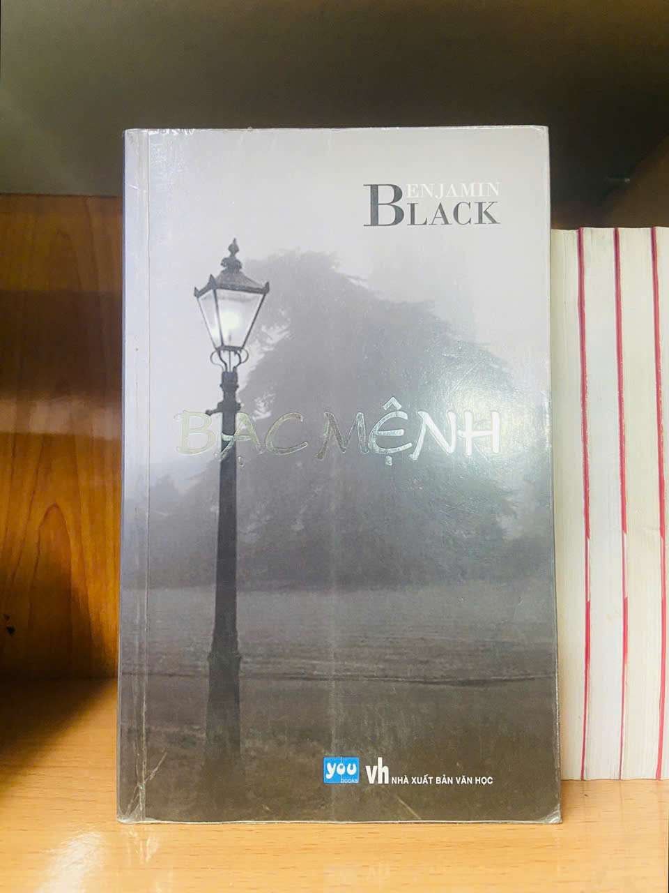 Bạc mệnh - Benjamin Black VĂN HỌC VAVO0810